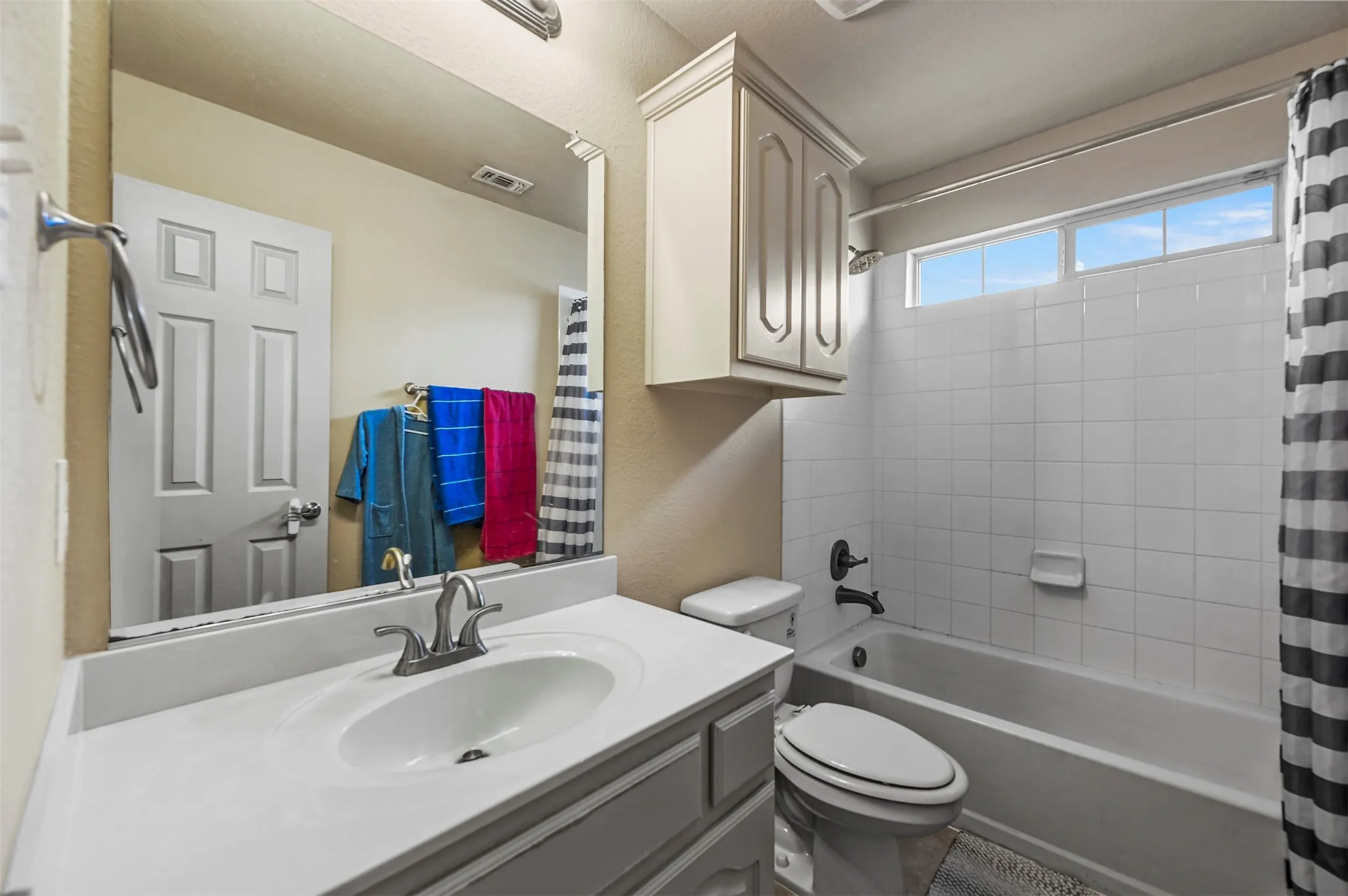Single Family Residence For Sale in Tarrant County , 5612 Spirit Lake Drive, Fort Worth, Texas 76179, 5 Bedroom, 3 Bathroom, 2 Garage spaces, 2,583 Sqft, built in 2013, mls#21382834, Real Estate Agent in Fort Worth, Homes For Sale in Tarrant county, Homes For Sale in Fort Worth, Realtor in Fort Worth Texas, Real Estate Brokerage Independent Realty Texas, Luminita Cordes Realtor