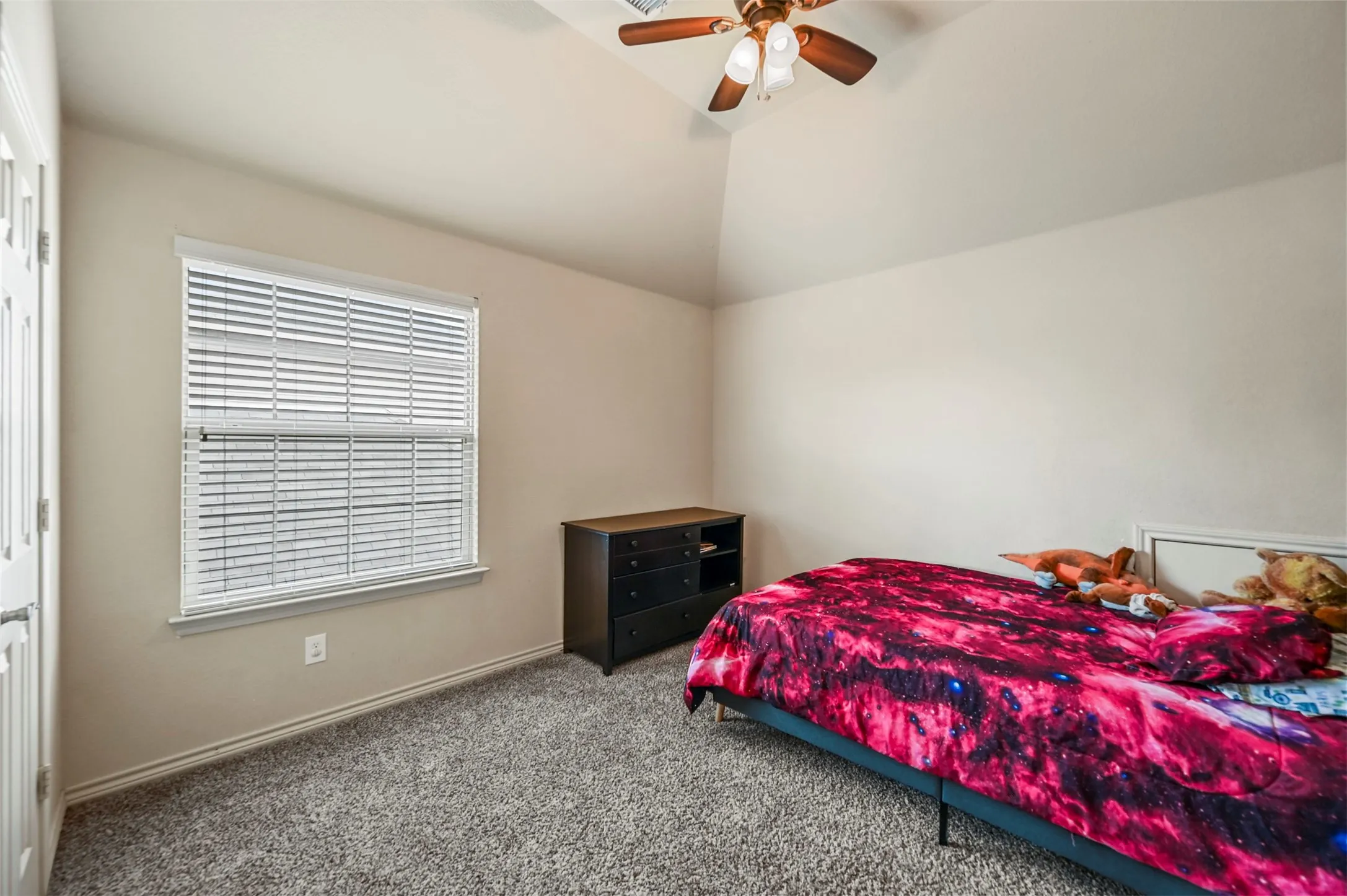 Single Family Residence For Sale in Tarrant County , 5612 Spirit Lake Drive, Fort Worth, Texas 76179, 5 Bedroom, 3 Bathroom, 2 Garage spaces, 2,583 Sqft, built in 2013, mls#21382834, Real Estate Agent in Fort Worth, Homes For Sale in Tarrant county, Homes For Sale in Fort Worth, Realtor in Fort Worth Texas, Real Estate Brokerage Independent Realty Texas, Luminita Cordes Realtor