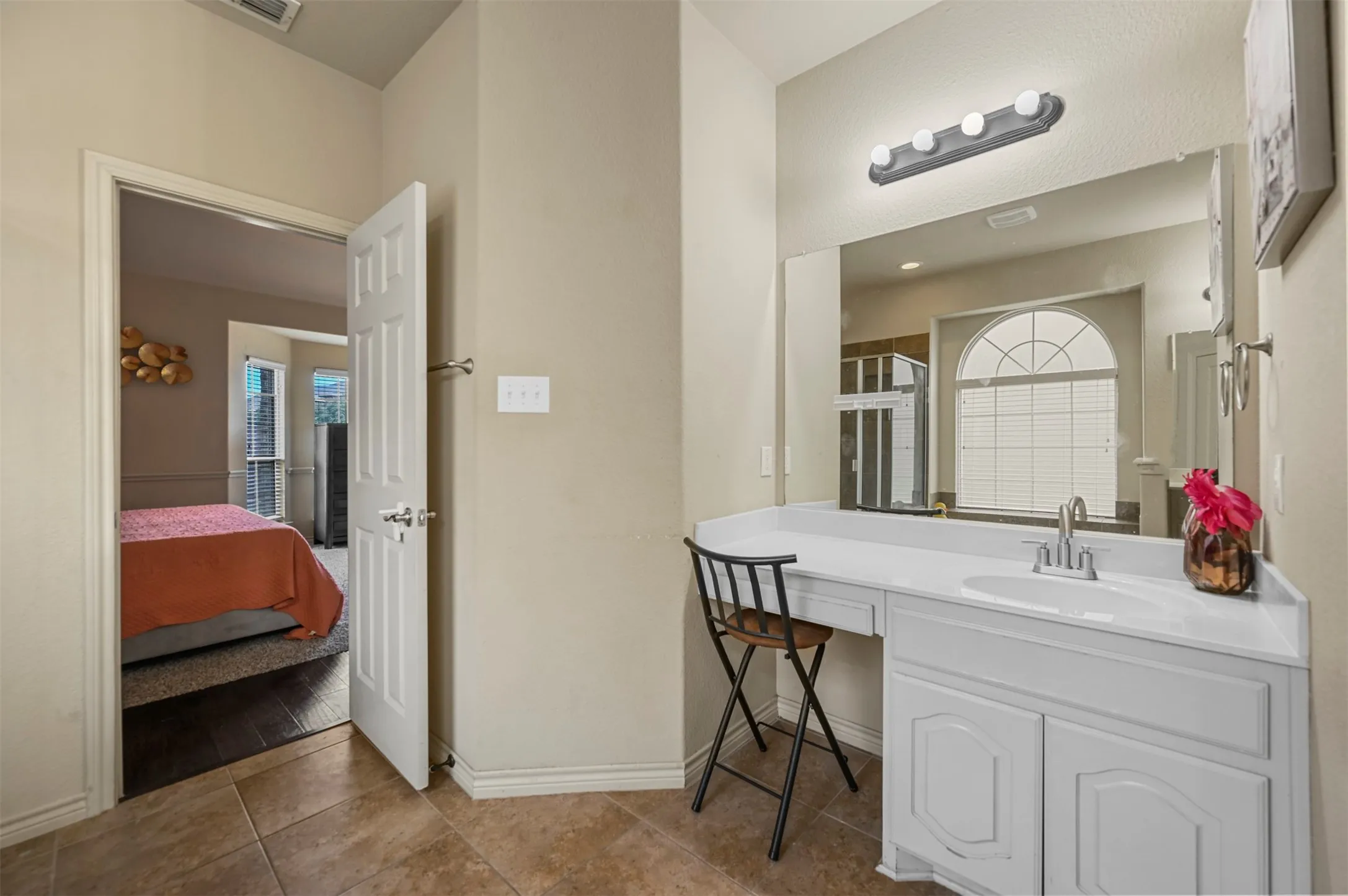 Single Family Residence For Sale in Tarrant County , 5612 Spirit Lake Drive, Fort Worth, Texas 76179, 5 Bedroom, 3 Bathroom, 2 Garage spaces, 2,583 Sqft, built in 2013, mls#21382834, Real Estate Agent in Fort Worth, Homes For Sale in Tarrant county, Homes For Sale in Fort Worth, Realtor in Fort Worth Texas, Real Estate Brokerage Independent Realty Texas, Luminita Cordes Realtor