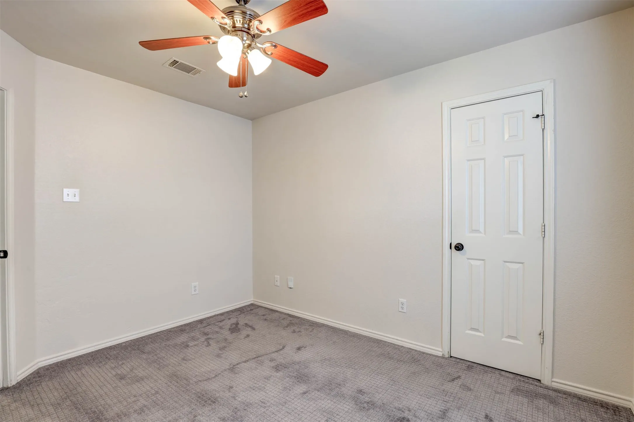 Single Family Residence For Sale in Tarrant County , 7104 Cook Circle, North Richland Hills, Texas 76182, 3 Bedroom, 2 Bathroom, 2 Garage spaces, 1,869 Sqft, built in 1991, mls#21381807, Real Estate Agent in North Richland Hills, Homes For Sale in Tarrant county, Homes For Sale in North Richland Hills, Realtor in North Richland Hills Texas, Real Estate Brokerage Independent Realty Texas, Luminita Cordes Realtor
