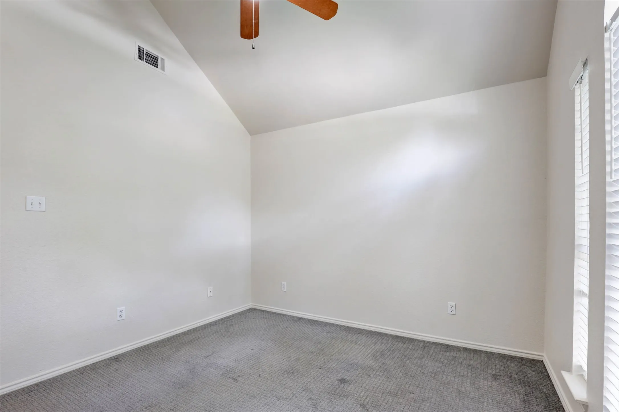Single Family Residence For Sale in Tarrant County , 7104 Cook Circle, North Richland Hills, Texas 76182, 3 Bedroom, 2 Bathroom, 2 Garage spaces, 1,869 Sqft, built in 1991, mls#21381807, Real Estate Agent in North Richland Hills, Homes For Sale in Tarrant county, Homes For Sale in North Richland Hills, Realtor in North Richland Hills Texas, Real Estate Brokerage Independent Realty Texas, Luminita Cordes Realtor