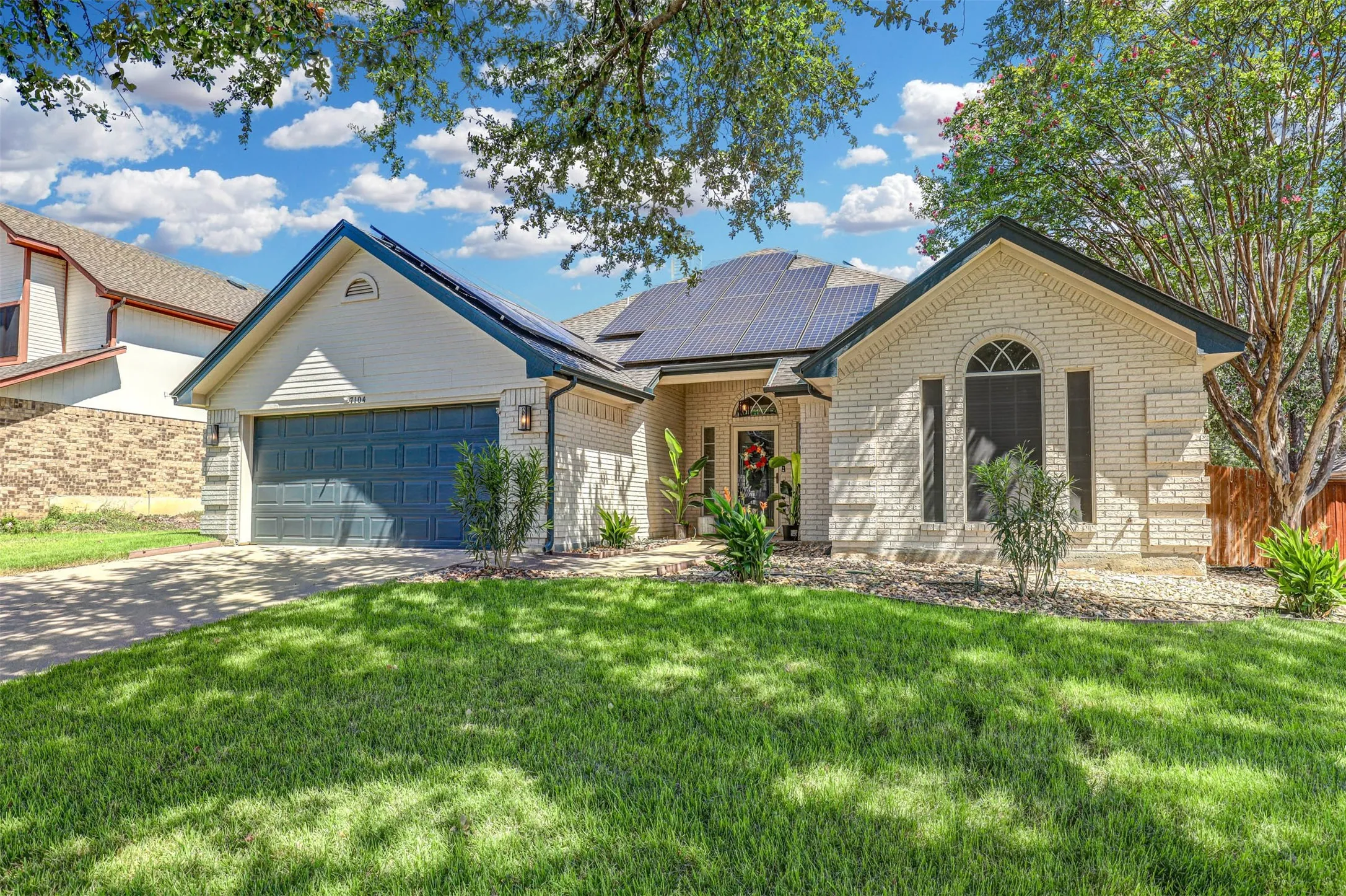 Single Family Residence For Sale in Tarrant County , 7104 Cook Circle, North Richland Hills, Texas 76182, 3 Bedroom, 2 Bathroom, 2 Garage spaces, 1,869 Sqft, built in 1991, mls#21381807, Real Estate Agent in North Richland Hills, Homes For Sale in Tarrant county, Homes For Sale in North Richland Hills, Realtor in North Richland Hills Texas, Real Estate Brokerage Independent Realty Texas, Luminita Cordes Realtor