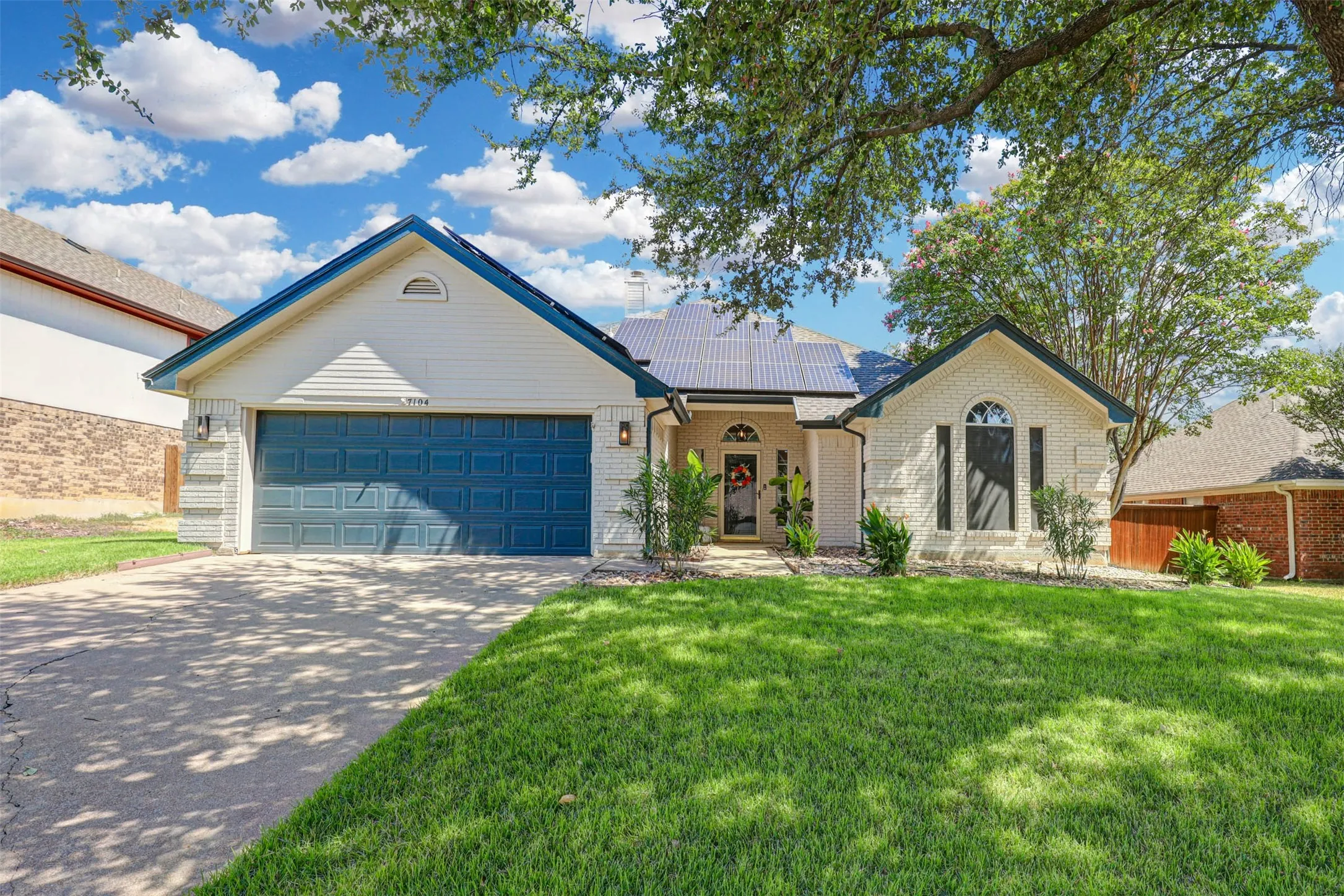 Single Family Residence For Sale in Tarrant County , 7104 Cook Circle, North Richland Hills, Texas 76182, 3 Bedroom, 2 Bathroom, 2 Garage spaces, 1,869 Sqft, built in 1991, mls#21381807, Real Estate Agent in North Richland Hills, Homes For Sale in Tarrant county, Homes For Sale in North Richland Hills, Realtor in North Richland Hills Texas, Real Estate Brokerage Independent Realty Texas, Luminita Cordes Realtor