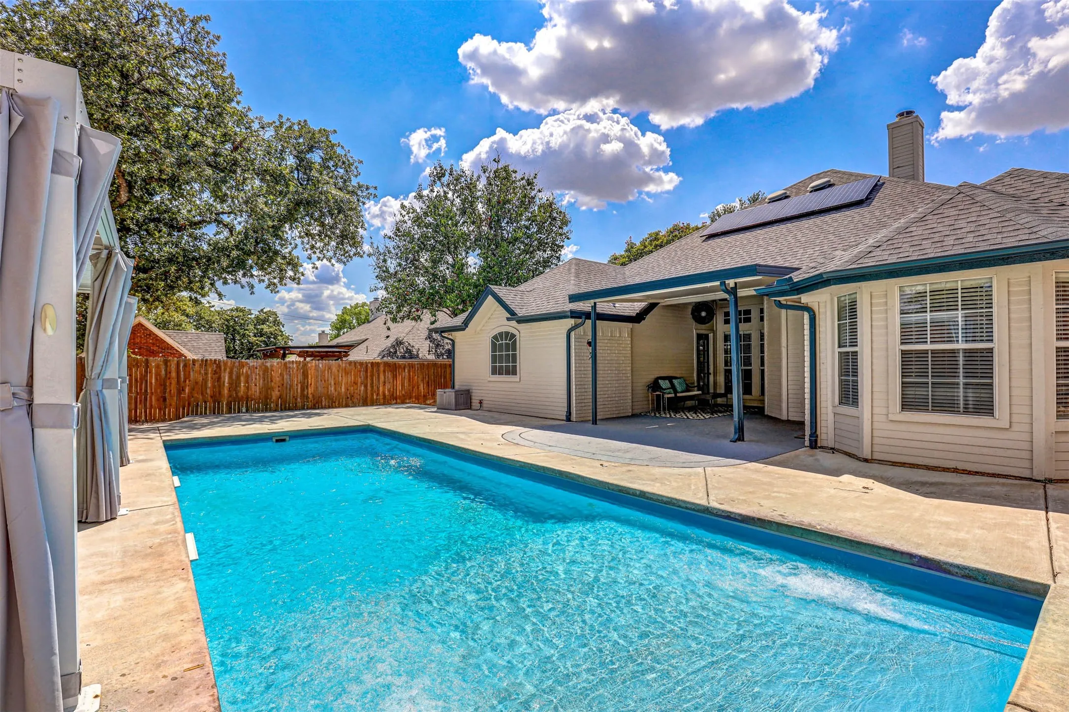 Single Family Residence For Sale in Tarrant County , 7104 Cook Circle, North Richland Hills, Texas 76182, 3 Bedroom, 2 Bathroom, 2 Garage spaces, 1,869 Sqft, built in 1991, mls#21381807, Real Estate Agent in North Richland Hills, Homes For Sale in Tarrant county, Homes For Sale in North Richland Hills, Realtor in North Richland Hills Texas, Real Estate Brokerage Independent Realty Texas, Luminita Cordes Realtor