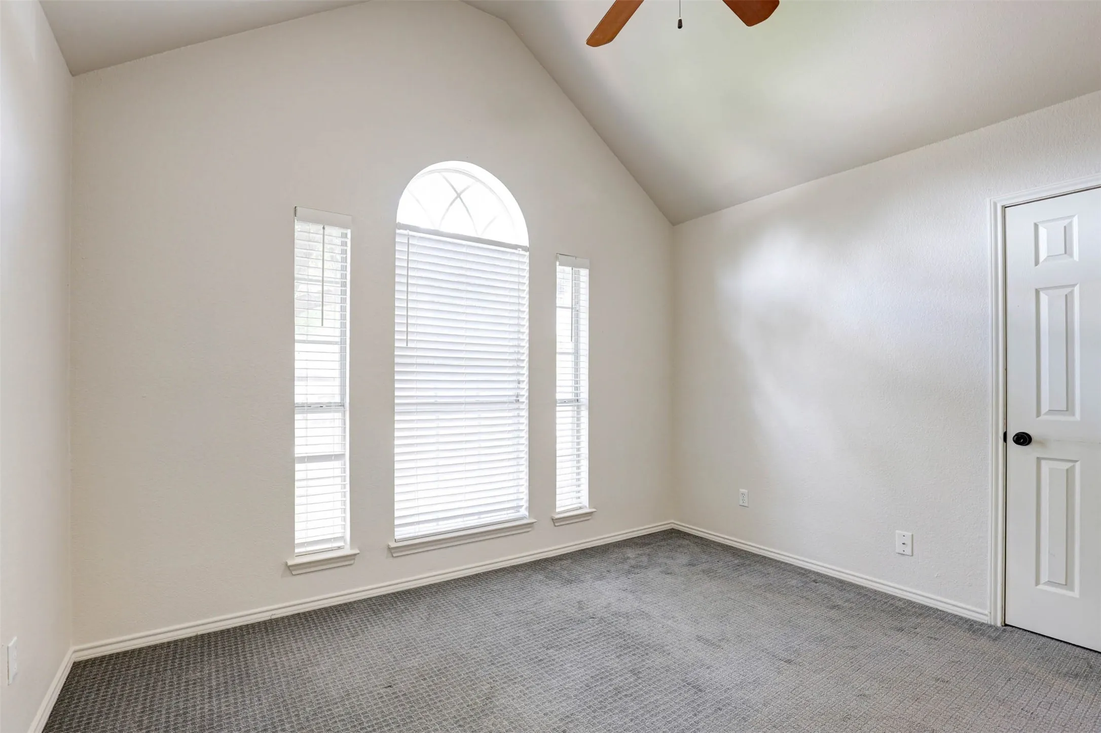 Single Family Residence For Sale in Tarrant County , 7104 Cook Circle, North Richland Hills, Texas 76182, 3 Bedroom, 2 Bathroom, 2 Garage spaces, 1,869 Sqft, built in 1991, mls#21381807, Real Estate Agent in North Richland Hills, Homes For Sale in Tarrant county, Homes For Sale in North Richland Hills, Realtor in North Richland Hills Texas, Real Estate Brokerage Independent Realty Texas, Luminita Cordes Realtor