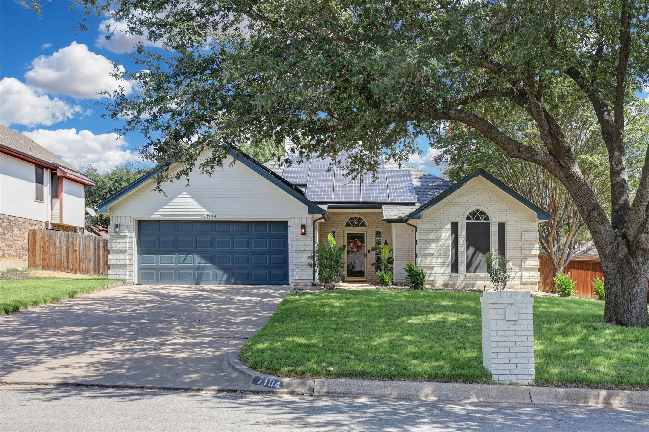 Single Family Residence For Sale in Tarrant County , 7104 Cook Circle, North Richland Hills, Texas 76182, 3 Bedroom, 2 Bathroom, 2 Garage spaces, 1,869 Sqft, built in 1991, mls#21381807, Real Estate Agent in North Richland Hills, Homes For Sale in Tarrant county, Homes For Sale in North Richland Hills, Realtor in North Richland Hills Texas, Real Estate Brokerage Independent Realty Texas, Luminita Cordes Realtor