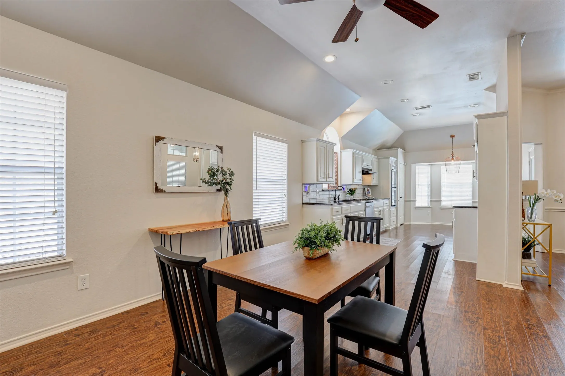 Single Family Residence For Sale in Tarrant County , 7104 Cook Circle, North Richland Hills, Texas 76182, 3 Bedroom, 2 Bathroom, 2 Garage spaces, 1,869 Sqft, built in 1991, mls#21381807, Real Estate Agent in North Richland Hills, Homes For Sale in Tarrant county, Homes For Sale in North Richland Hills, Realtor in North Richland Hills Texas, Real Estate Brokerage Independent Realty Texas, Luminita Cordes Realtor