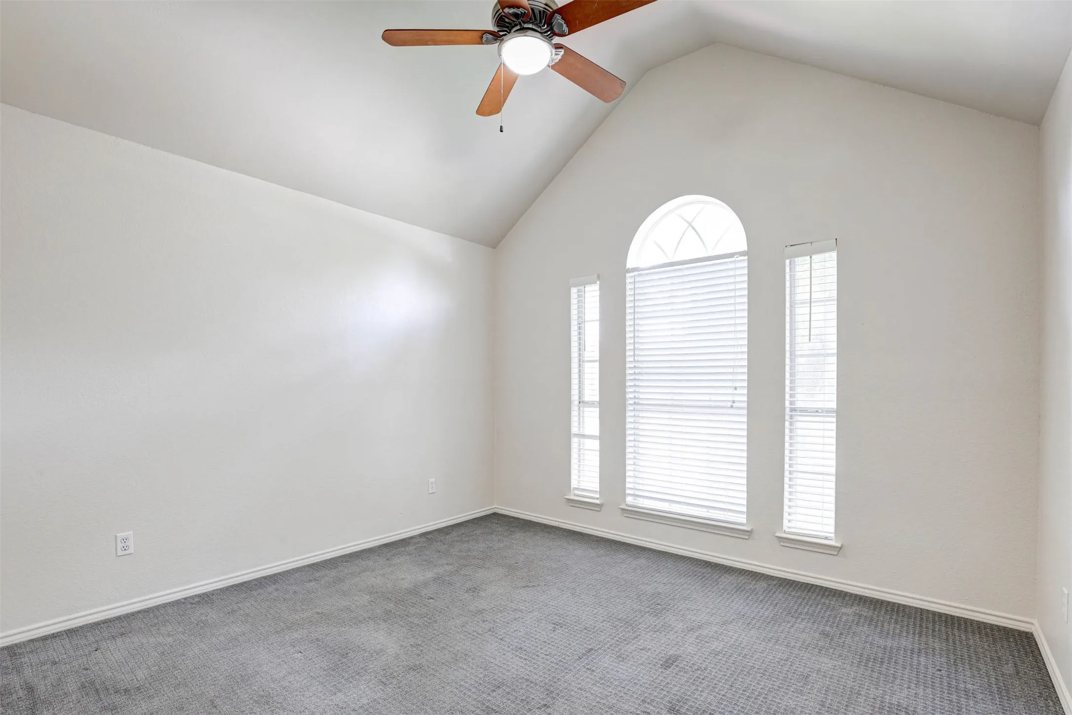 Single Family Residence For Sale in Tarrant County , 7104 Cook Circle, North Richland Hills, Texas 76182, 3 Bedroom, 2 Bathroom, 2 Garage spaces, 1,869 Sqft, built in 1991, mls#21381807, Real Estate Agent in North Richland Hills, Homes For Sale in Tarrant county, Homes For Sale in North Richland Hills, Realtor in North Richland Hills Texas, Real Estate Brokerage Independent Realty Texas, Luminita Cordes Realtor