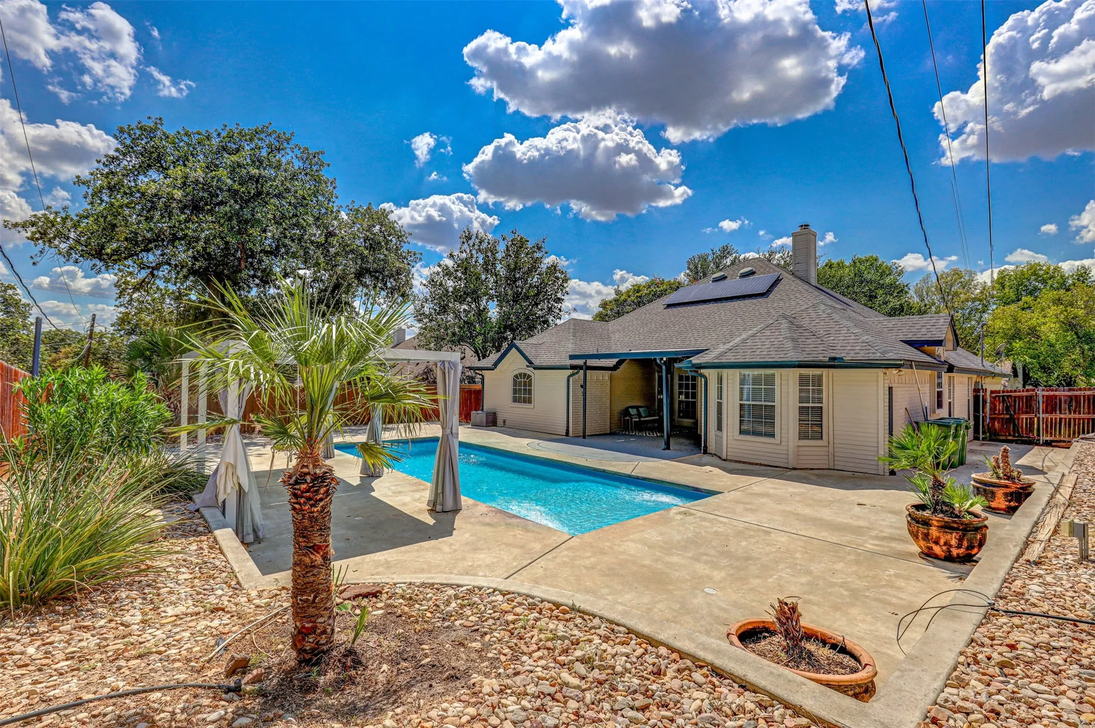 Single Family Residence For Sale in Tarrant County , 7104 Cook Circle, North Richland Hills, Texas 76182, 3 Bedroom, 2 Bathroom, 2 Garage spaces, 1,869 Sqft, built in 1991, mls#21381807, Real Estate Agent in North Richland Hills, Homes For Sale in Tarrant county, Homes For Sale in North Richland Hills, Realtor in North Richland Hills Texas, Real Estate Brokerage Independent Realty Texas, Luminita Cordes Realtor