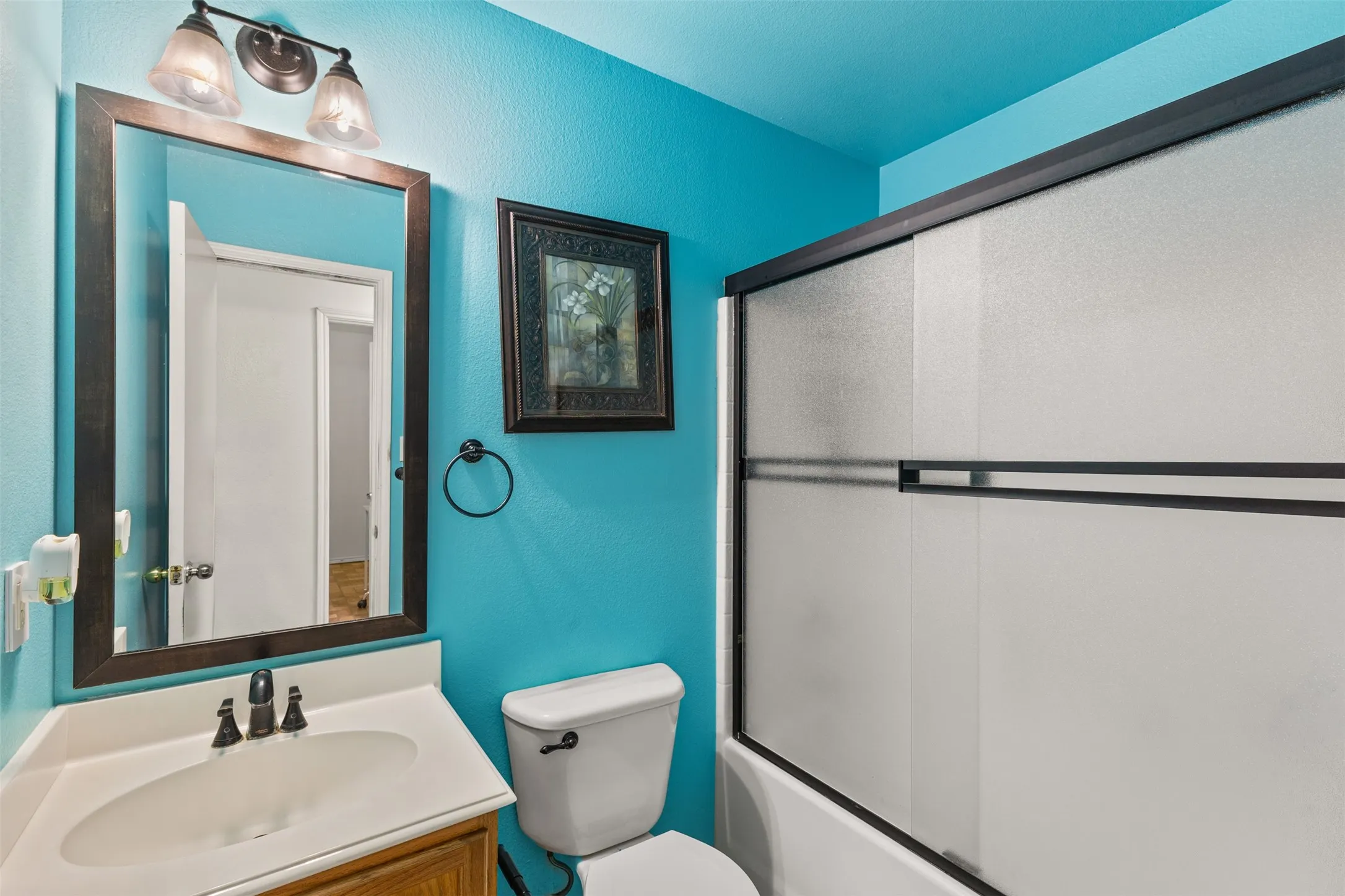 Single Family Residence For Sale in Dallas County , 4012 Whitby Avenue, Dallas, Texas 75237, 4 Bedroom, 2 Bathroom, Garage spaces, 1,532 Sqft, built in 2005, mls#21381410, Real Estate Agent in Dallas, Homes For Sale in Dallas county, Homes For Sale in Dallas, Realtor in Dallas Texas, Real Estate Brokerage Independent Realty Texas, Luminita Cordes Realtor