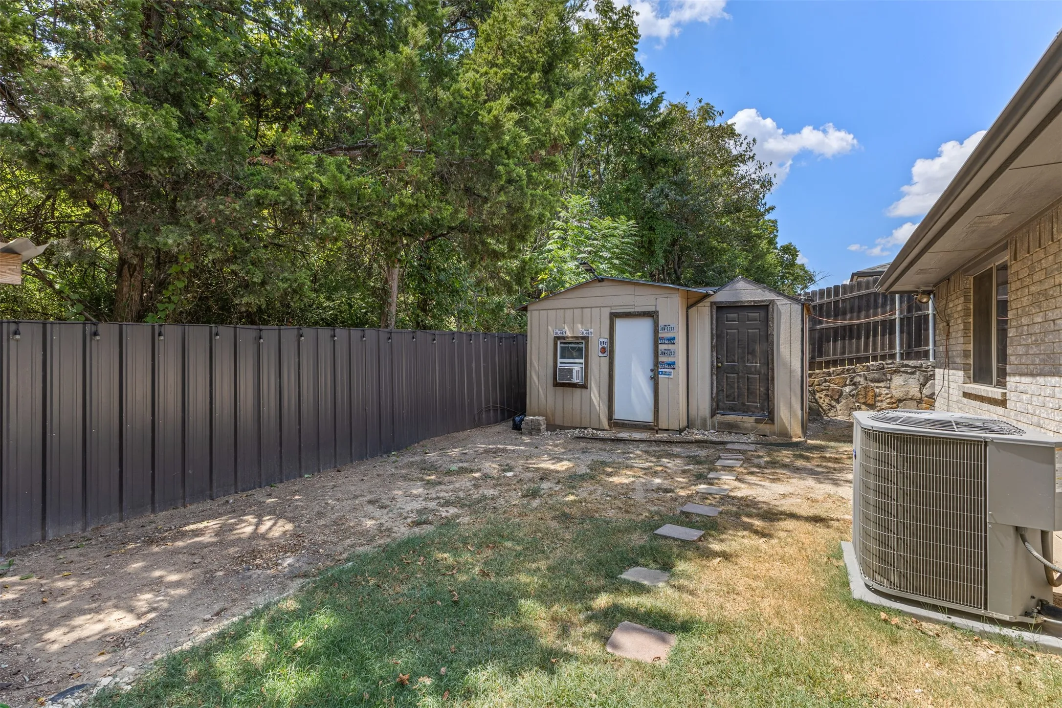 Single Family Residence For Sale in Dallas County , 4012 Whitby Avenue, Dallas, Texas 75237, 4 Bedroom, 2 Bathroom, Garage spaces, 1,532 Sqft, built in 2005, mls#21381410, Real Estate Agent in Dallas, Homes For Sale in Dallas county, Homes For Sale in Dallas, Realtor in Dallas Texas, Real Estate Brokerage Independent Realty Texas, Luminita Cordes Realtor