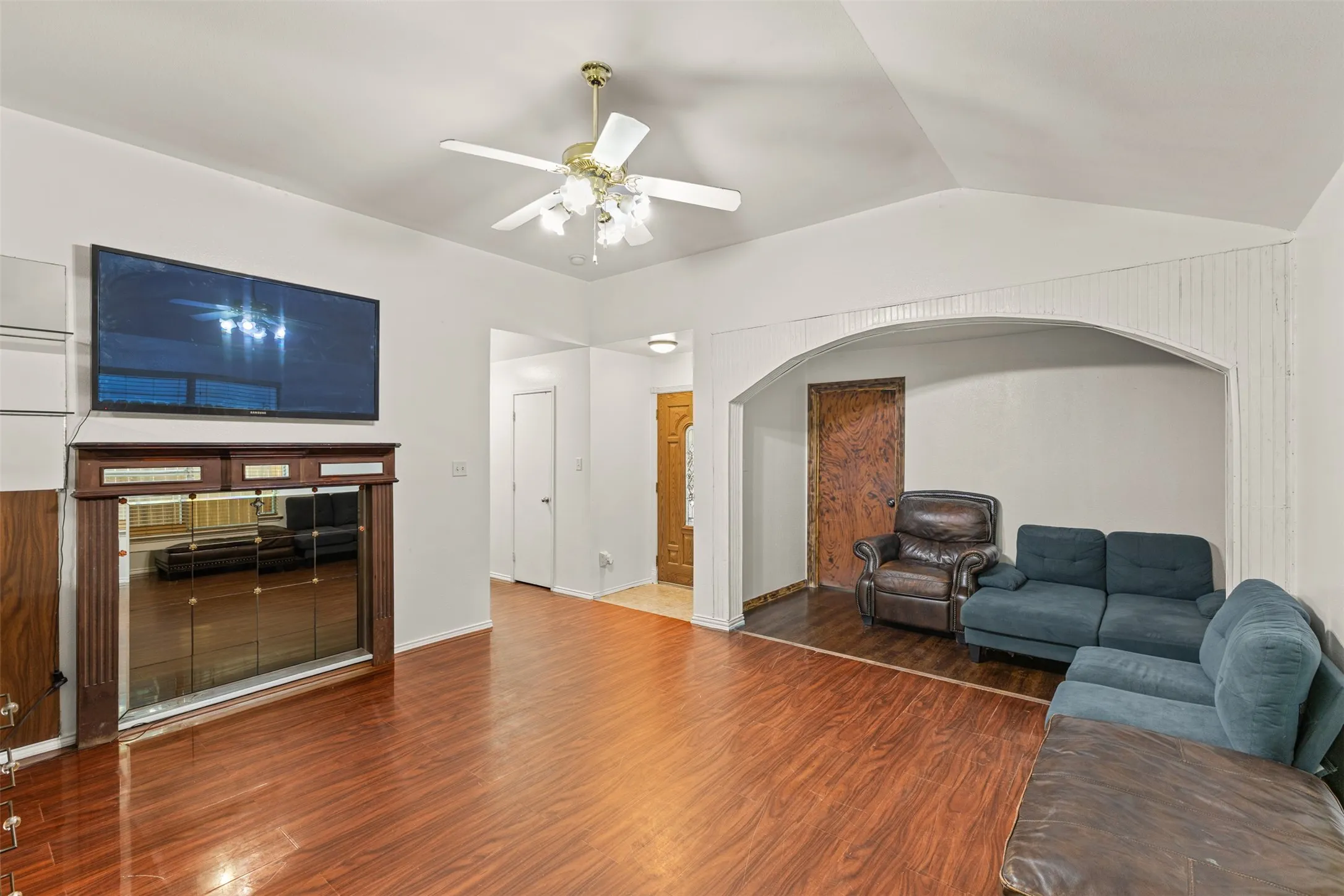 Single Family Residence For Sale in Dallas County , 4012 Whitby Avenue, Dallas, Texas 75237, 4 Bedroom, 2 Bathroom, Garage spaces, 1,532 Sqft, built in 2005, mls#21381410, Real Estate Agent in Dallas, Homes For Sale in Dallas county, Homes For Sale in Dallas, Realtor in Dallas Texas, Real Estate Brokerage Independent Realty Texas, Luminita Cordes Realtor