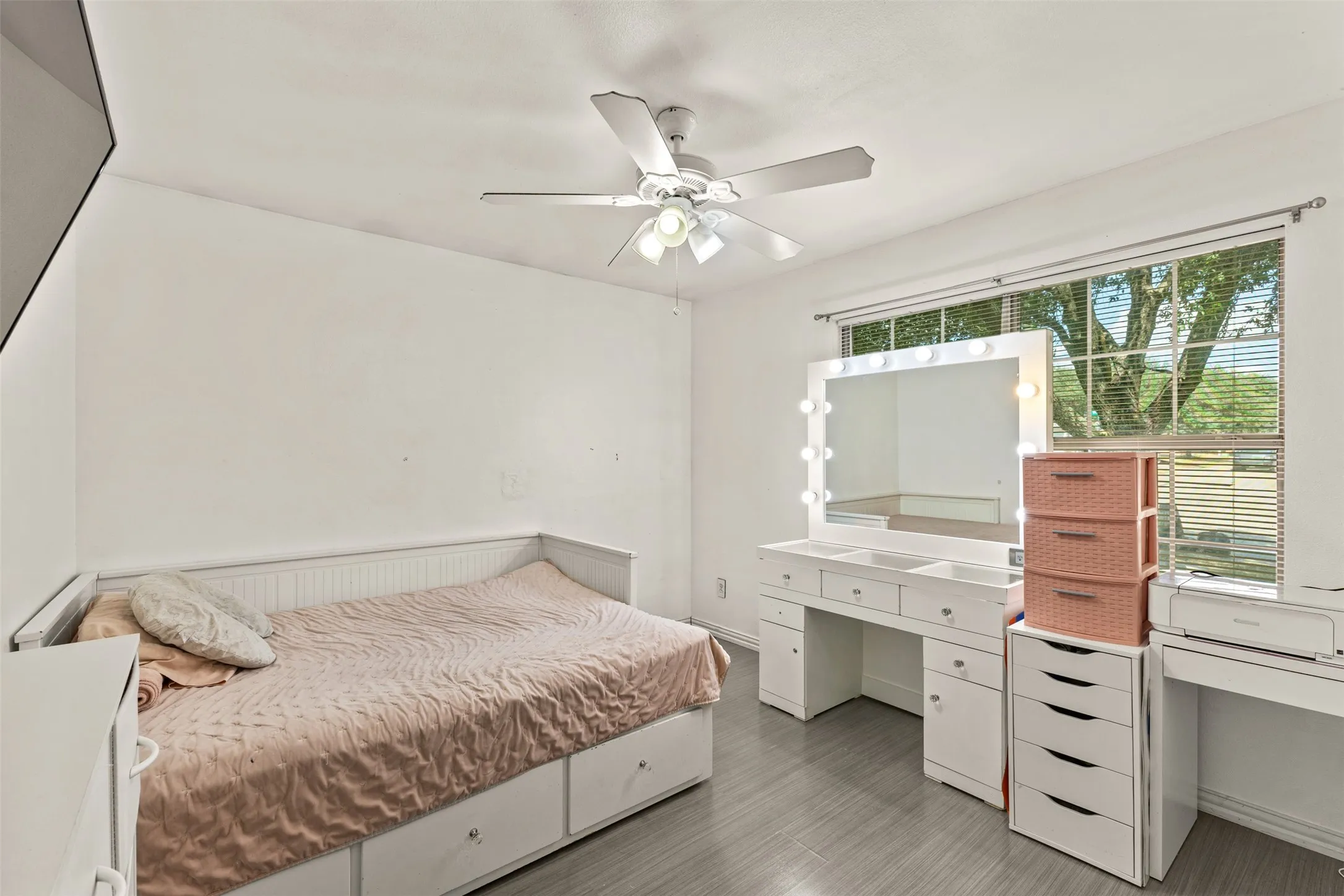 Single Family Residence For Sale in Dallas County , 4012 Whitby Avenue, Dallas, Texas 75237, 4 Bedroom, 2 Bathroom, Garage spaces, 1,532 Sqft, built in 2005, mls#21381410, Real Estate Agent in Dallas, Homes For Sale in Dallas county, Homes For Sale in Dallas, Realtor in Dallas Texas, Real Estate Brokerage Independent Realty Texas, Luminita Cordes Realtor