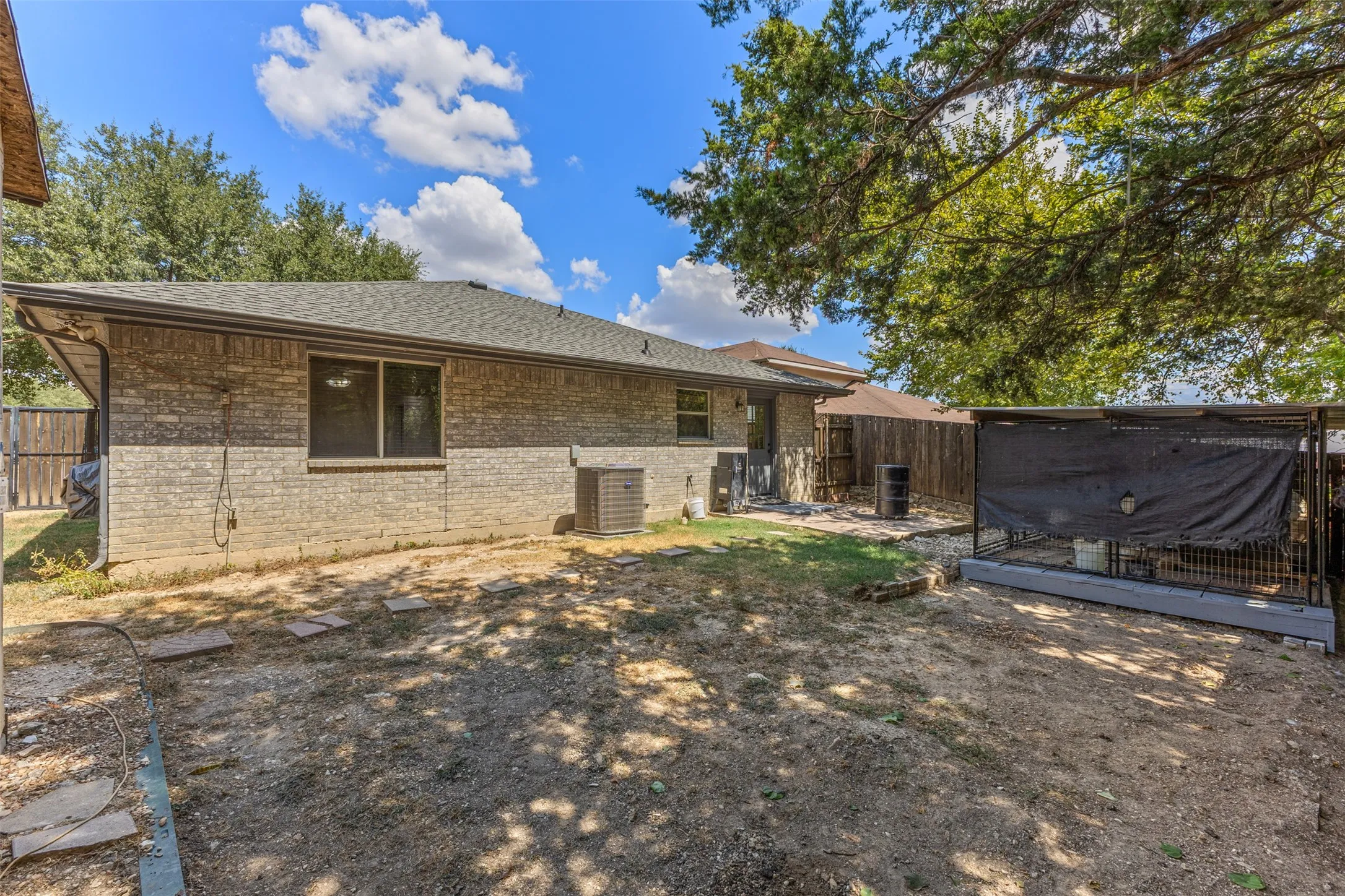 Single Family Residence For Sale in Dallas County , 4012 Whitby Avenue, Dallas, Texas 75237, 4 Bedroom, 2 Bathroom, Garage spaces, 1,532 Sqft, built in 2005, mls#21381410, Real Estate Agent in Dallas, Homes For Sale in Dallas county, Homes For Sale in Dallas, Realtor in Dallas Texas, Real Estate Brokerage Independent Realty Texas, Luminita Cordes Realtor