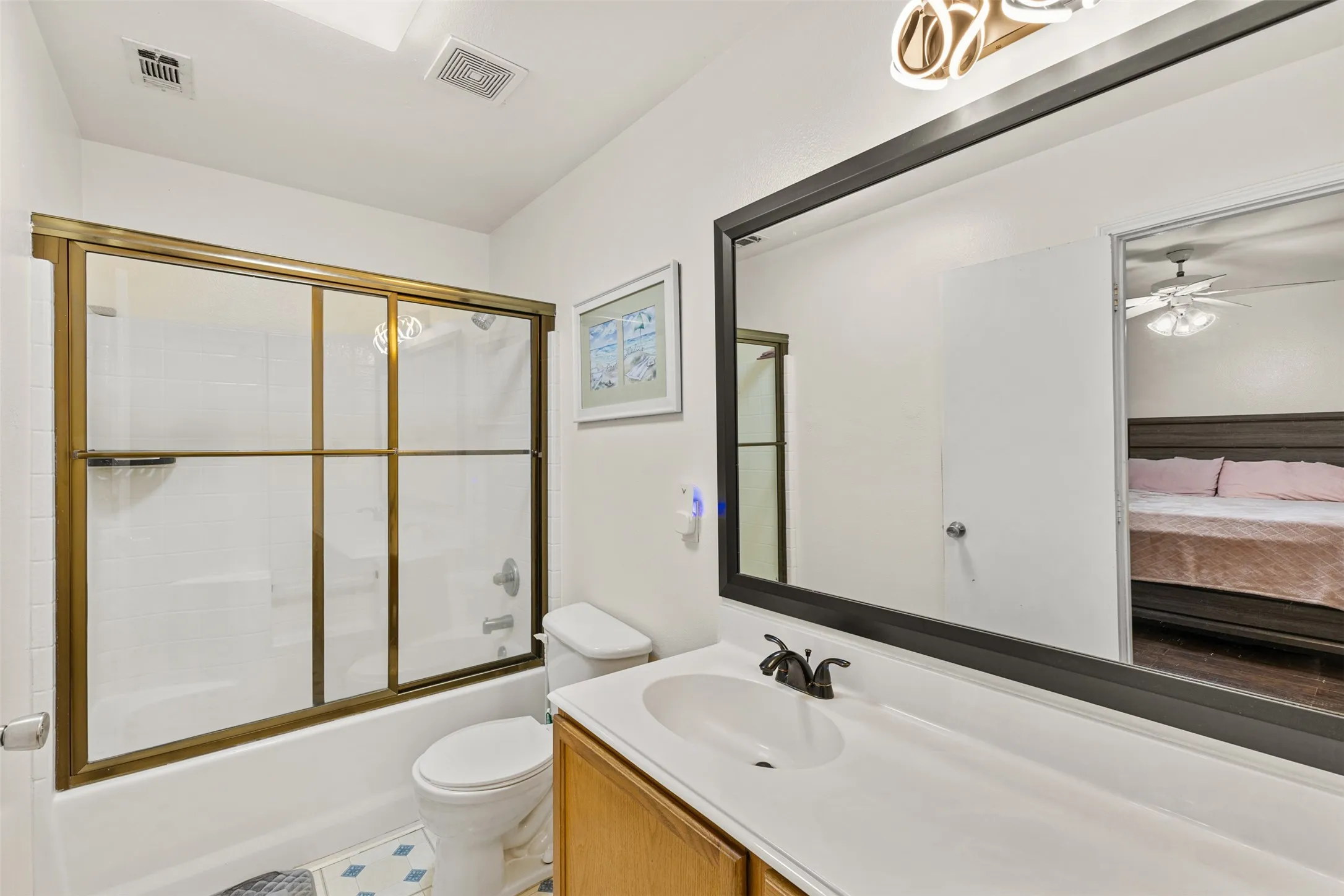 Single Family Residence For Sale in Dallas County , 4012 Whitby Avenue, Dallas, Texas 75237, 4 Bedroom, 2 Bathroom, Garage spaces, 1,532 Sqft, built in 2005, mls#21381410, Real Estate Agent in Dallas, Homes For Sale in Dallas county, Homes For Sale in Dallas, Realtor in Dallas Texas, Real Estate Brokerage Independent Realty Texas, Luminita Cordes Realtor