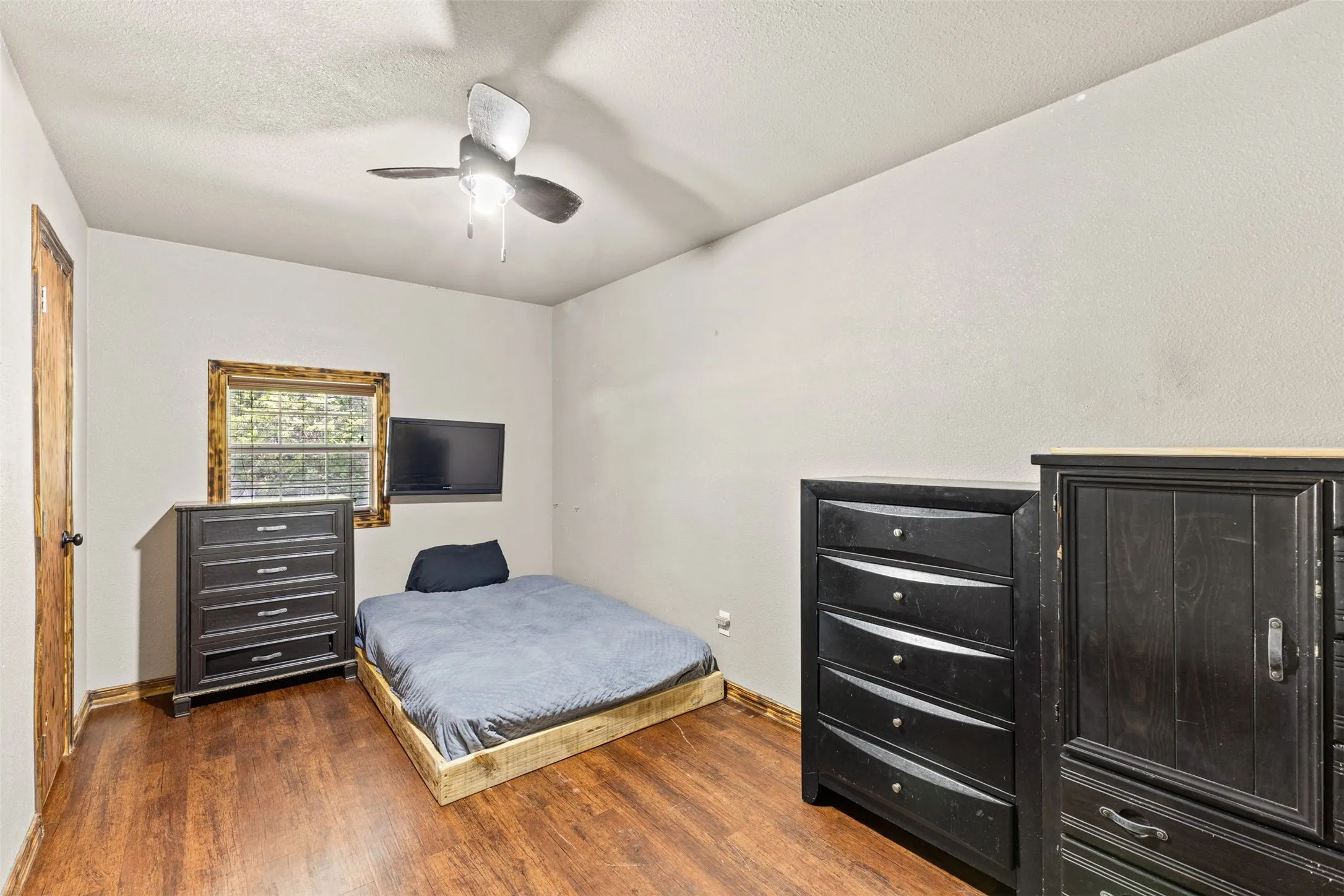 Single Family Residence For Sale in Dallas County , 4012 Whitby Avenue, Dallas, Texas 75237, 4 Bedroom, 2 Bathroom, Garage spaces, 1,532 Sqft, built in 2005, mls#21381410, Real Estate Agent in Dallas, Homes For Sale in Dallas county, Homes For Sale in Dallas, Realtor in Dallas Texas, Real Estate Brokerage Independent Realty Texas, Luminita Cordes Realtor
