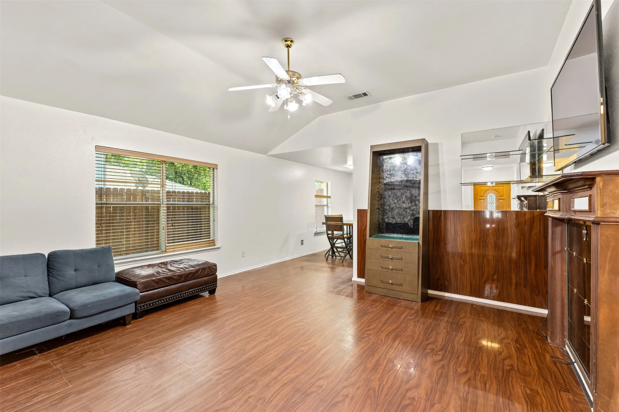 Single Family Residence For Sale in Dallas County , 4012 Whitby Avenue, Dallas, Texas 75237, 4 Bedroom, 2 Bathroom, Garage spaces, 1,532 Sqft, built in 2005, mls#21381410, Real Estate Agent in Dallas, Homes For Sale in Dallas county, Homes For Sale in Dallas, Realtor in Dallas Texas, Real Estate Brokerage Independent Realty Texas, Luminita Cordes Realtor