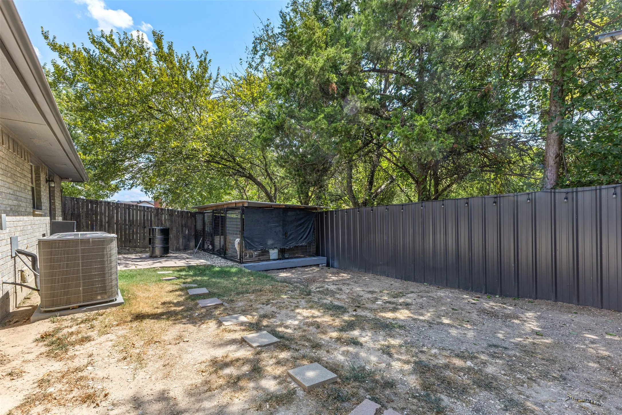 Single Family Residence For Sale in Dallas County , 4012 Whitby Avenue, Dallas, Texas 75237, 4 Bedroom, 2 Bathroom, Garage spaces, 1,532 Sqft, built in 2005, mls#21381410, Real Estate Agent in Dallas, Homes For Sale in Dallas county, Homes For Sale in Dallas, Realtor in Dallas Texas, Real Estate Brokerage Independent Realty Texas, Luminita Cordes Realtor