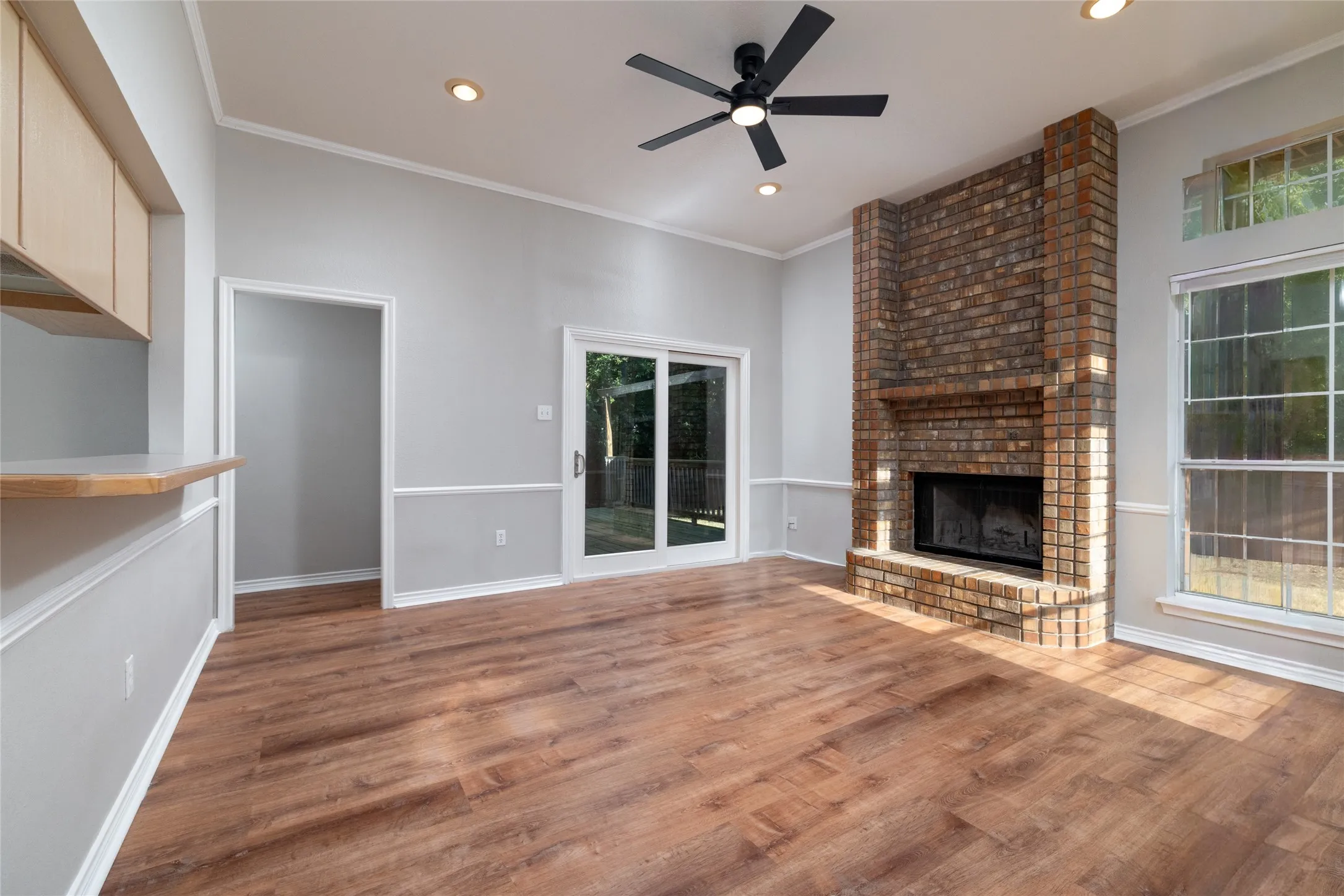 Single Family Residence For Sale in Parker County , 1412 S Elm Street, Weatherford, Texas 76086, 3 Bedroom, 2 Bathroom, 1 Garage spaces, 1,080 Sqft, built in 1995, mls#21381426, Real Estate Agent in Weatherford, Homes For Sale in Parker county, Homes For Sale in Weatherford, Realtor in Weatherford Texas, Real Estate Brokerage Independent Realty Texas, Luminita Cordes Realtor