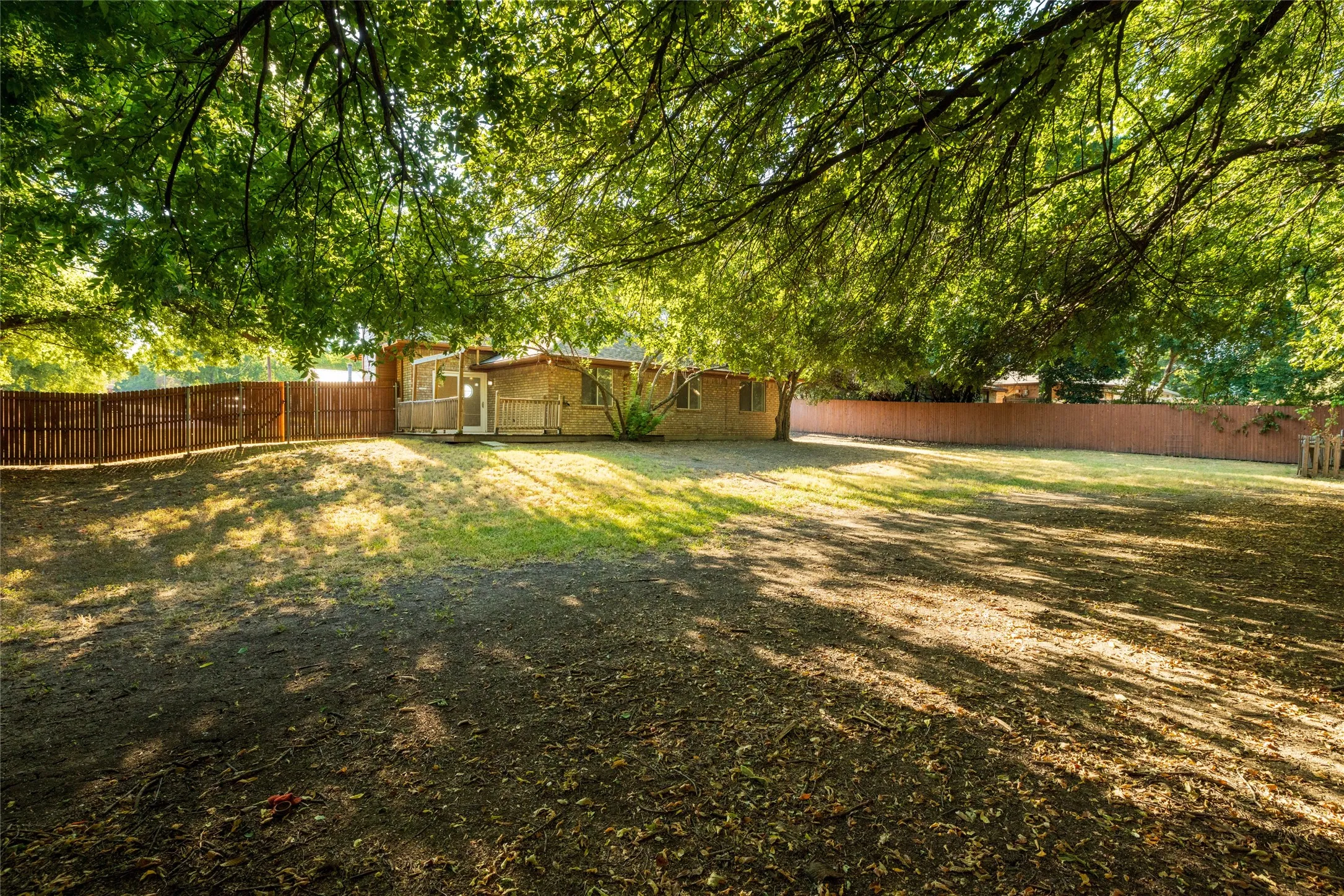 Single Family Residence For Sale in Parker County , 1412 S Elm Street, Weatherford, Texas 76086, 3 Bedroom, 2 Bathroom, 1 Garage spaces, 1,080 Sqft, built in 1995, mls#21381426, Real Estate Agent in Weatherford, Homes For Sale in Parker county, Homes For Sale in Weatherford, Realtor in Weatherford Texas, Real Estate Brokerage Independent Realty Texas, Luminita Cordes Realtor