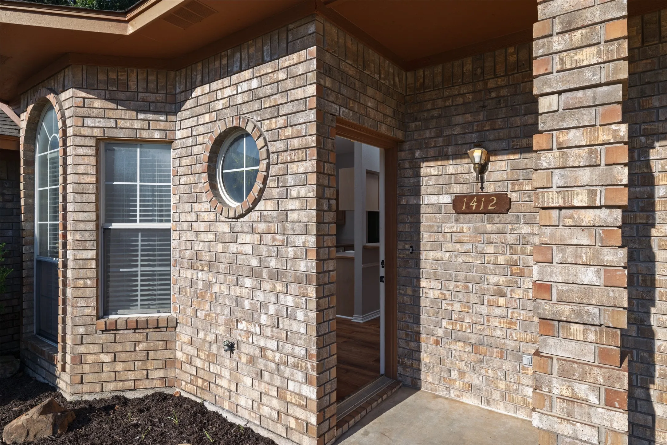 Single Family Residence For Sale in Parker County , 1412 S Elm Street, Weatherford, Texas 76086, 3 Bedroom, 2 Bathroom, 1 Garage spaces, 1,080 Sqft, built in 1995, mls#21381426, Real Estate Agent in Weatherford, Homes For Sale in Parker county, Homes For Sale in Weatherford, Realtor in Weatherford Texas, Real Estate Brokerage Independent Realty Texas, Luminita Cordes Realtor