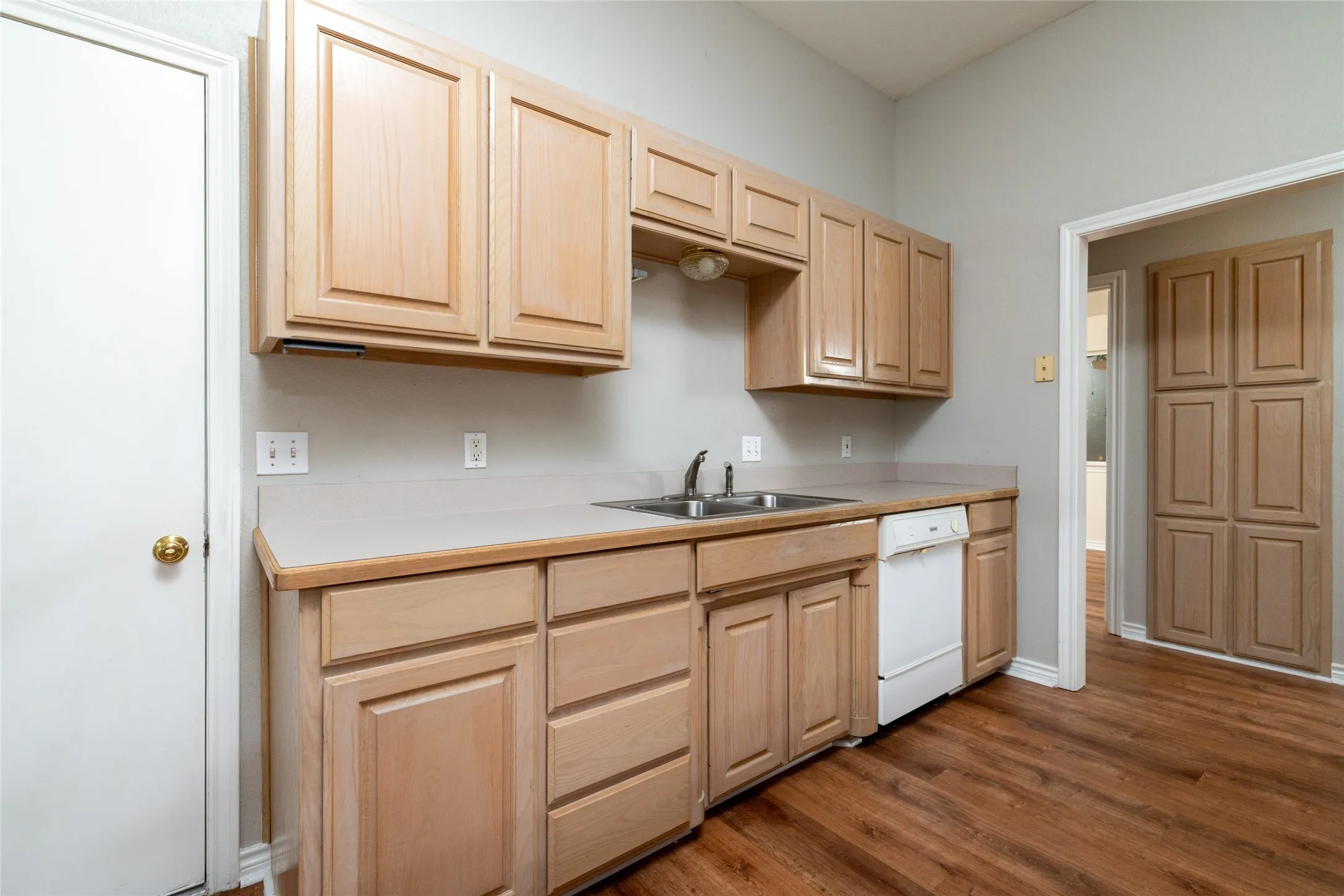 Single Family Residence For Sale in Parker County , 1412 S Elm Street, Weatherford, Texas 76086, 3 Bedroom, 2 Bathroom, 1 Garage spaces, 1,080 Sqft, built in 1995, mls#21381426, Real Estate Agent in Weatherford, Homes For Sale in Parker county, Homes For Sale in Weatherford, Realtor in Weatherford Texas, Real Estate Brokerage Independent Realty Texas, Luminita Cordes Realtor