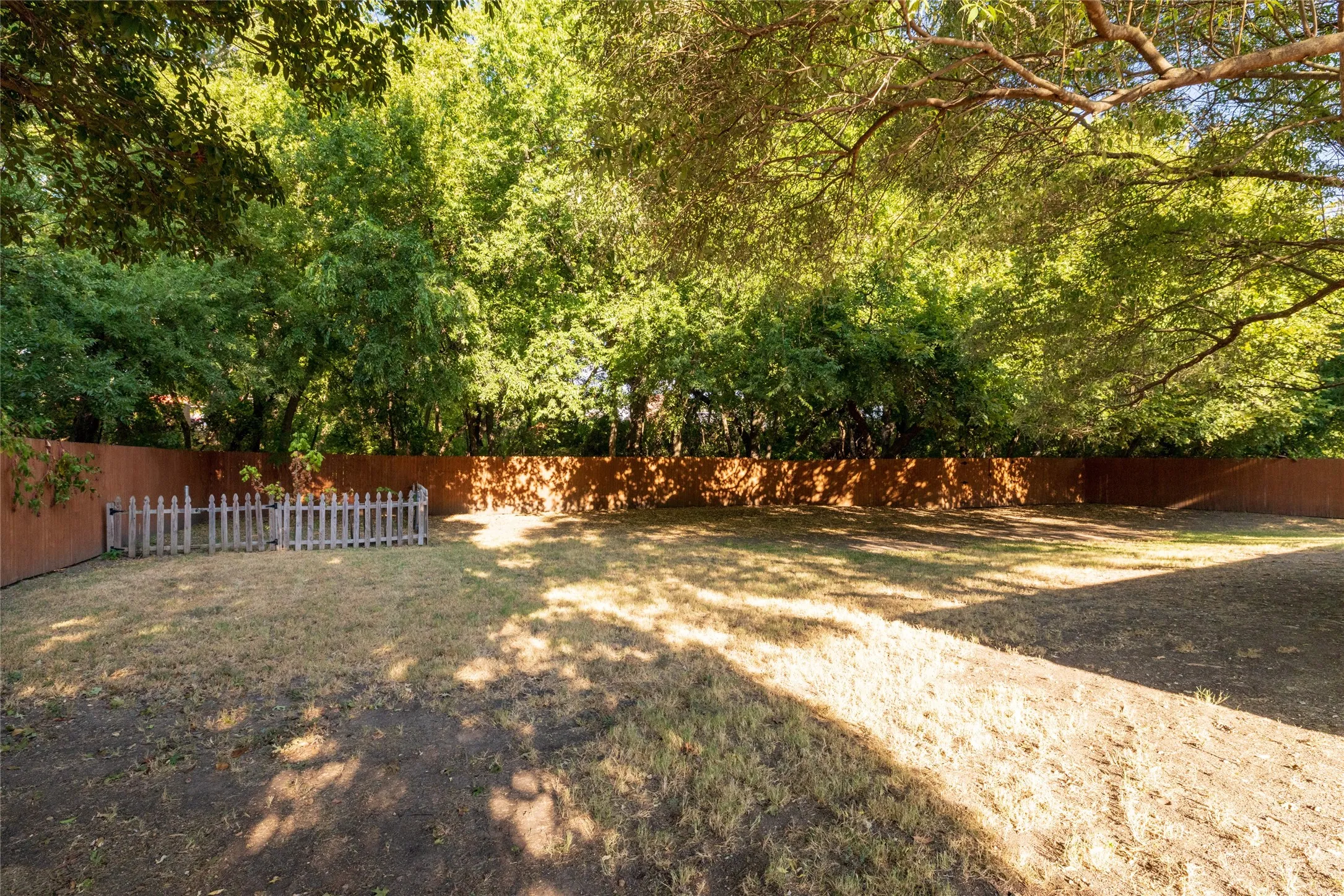 Single Family Residence For Sale in Parker County , 1412 S Elm Street, Weatherford, Texas 76086, 3 Bedroom, 2 Bathroom, 1 Garage spaces, 1,080 Sqft, built in 1995, mls#21381426, Real Estate Agent in Weatherford, Homes For Sale in Parker county, Homes For Sale in Weatherford, Realtor in Weatherford Texas, Real Estate Brokerage Independent Realty Texas, Luminita Cordes Realtor