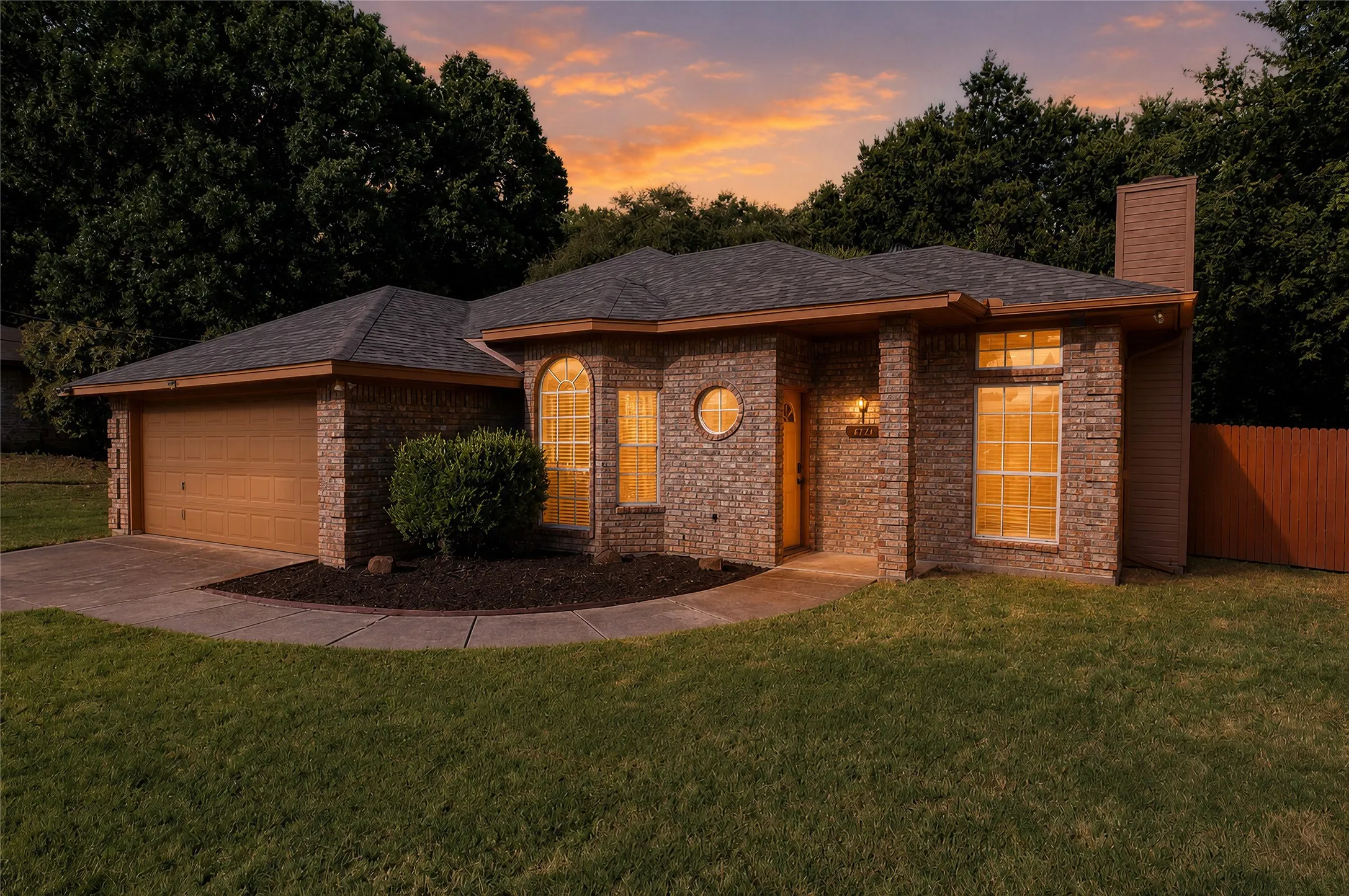 Single Family Residence For Sale in Parker County , 1412 S Elm Street, Weatherford, Texas 76086, 3 Bedroom, 2 Bathroom, 1 Garage spaces, 1,080 Sqft, built in 1995, mls#21381426, Real Estate Agent in Weatherford, Homes For Sale in Parker county, Homes For Sale in Weatherford, Realtor in Weatherford Texas, Real Estate Brokerage Independent Realty Texas, Luminita Cordes Realtor