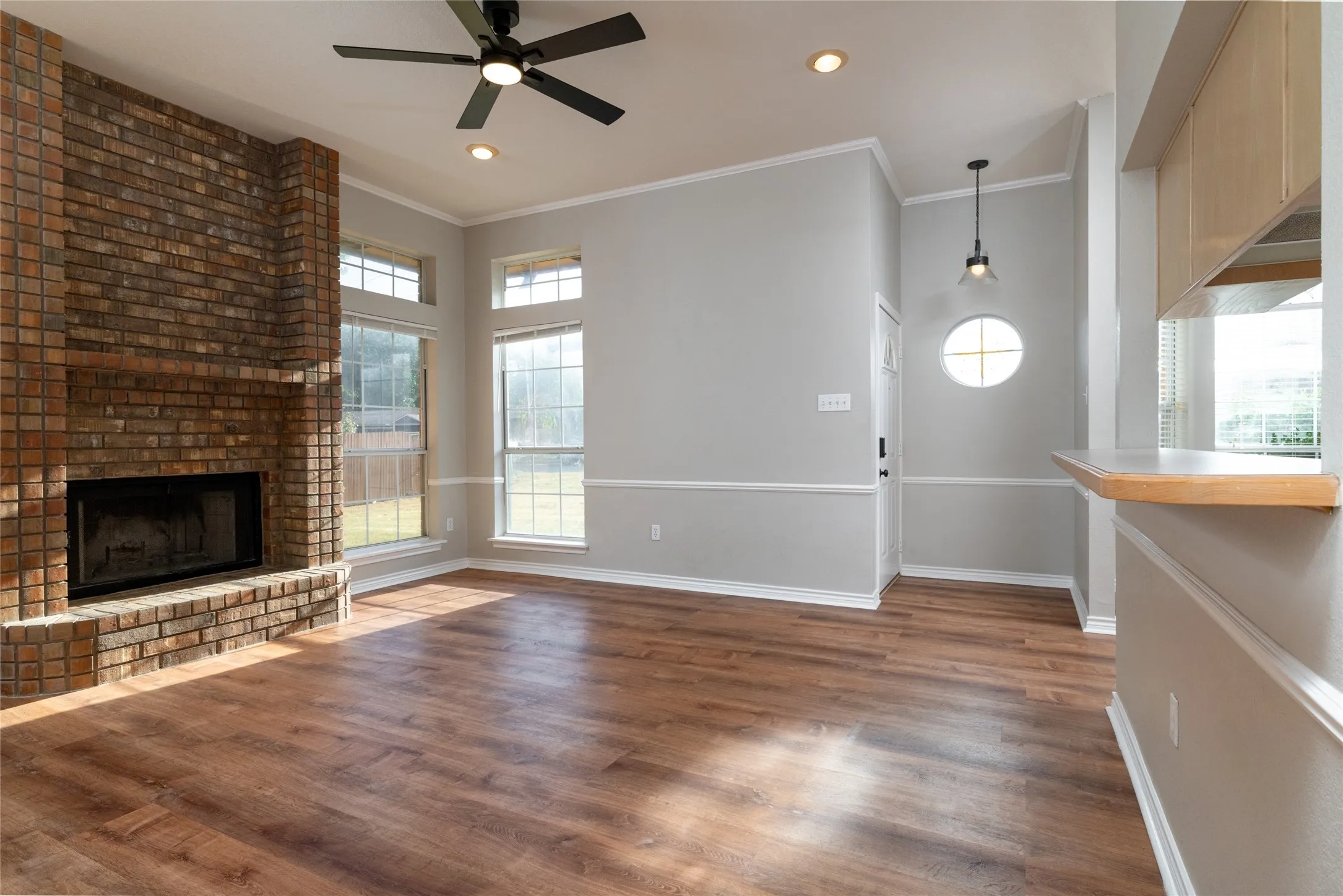 Single Family Residence For Sale in Parker County , 1412 S Elm Street, Weatherford, Texas 76086, 3 Bedroom, 2 Bathroom, 1 Garage spaces, 1,080 Sqft, built in 1995, mls#21381426, Real Estate Agent in Weatherford, Homes For Sale in Parker county, Homes For Sale in Weatherford, Realtor in Weatherford Texas, Real Estate Brokerage Independent Realty Texas, Luminita Cordes Realtor