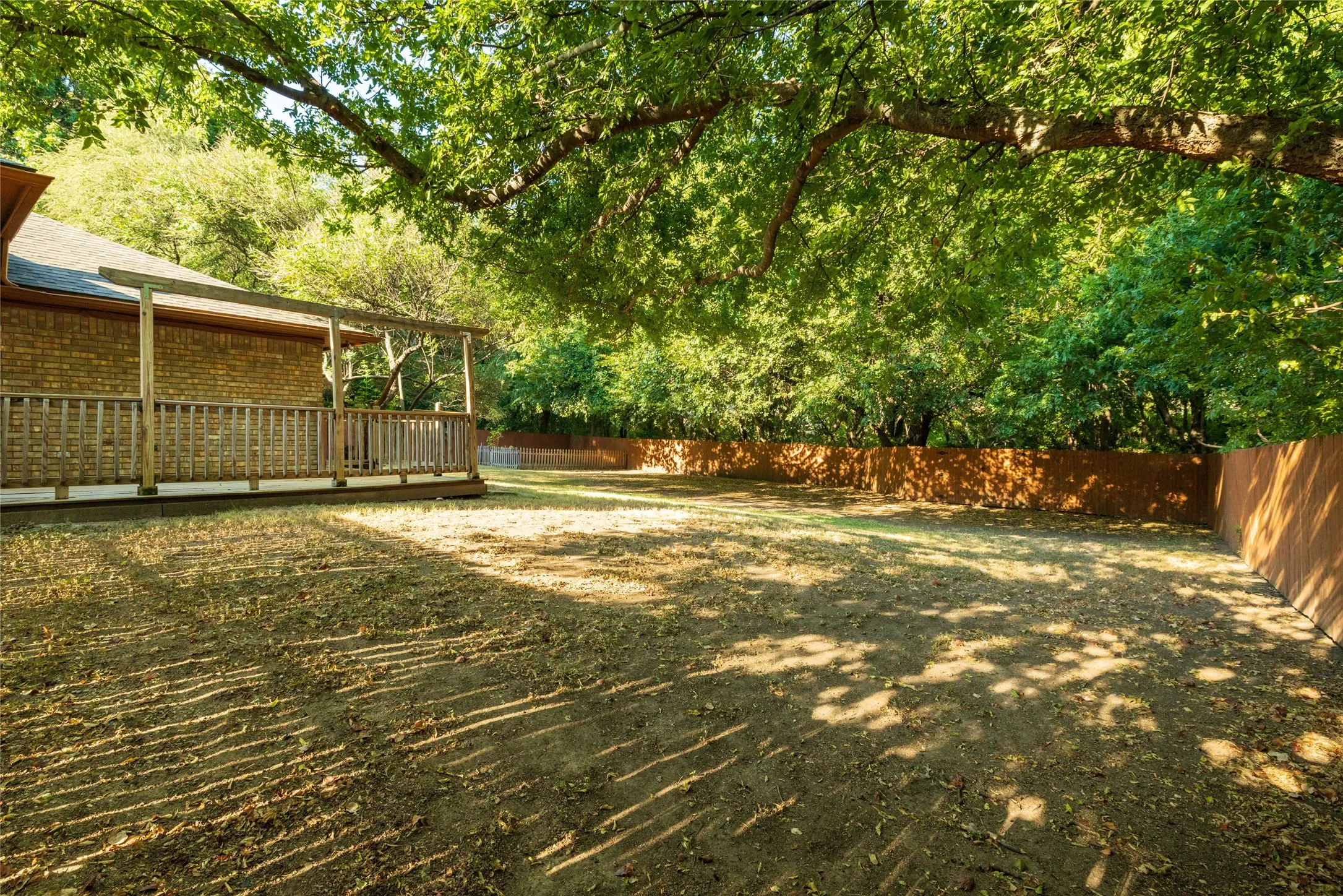 Single Family Residence For Sale in Parker County , 1412 S Elm Street, Weatherford, Texas 76086, 3 Bedroom, 2 Bathroom, 1 Garage spaces, 1,080 Sqft, built in 1995, mls#21381426, Real Estate Agent in Weatherford, Homes For Sale in Parker county, Homes For Sale in Weatherford, Realtor in Weatherford Texas, Real Estate Brokerage Independent Realty Texas, Luminita Cordes Realtor