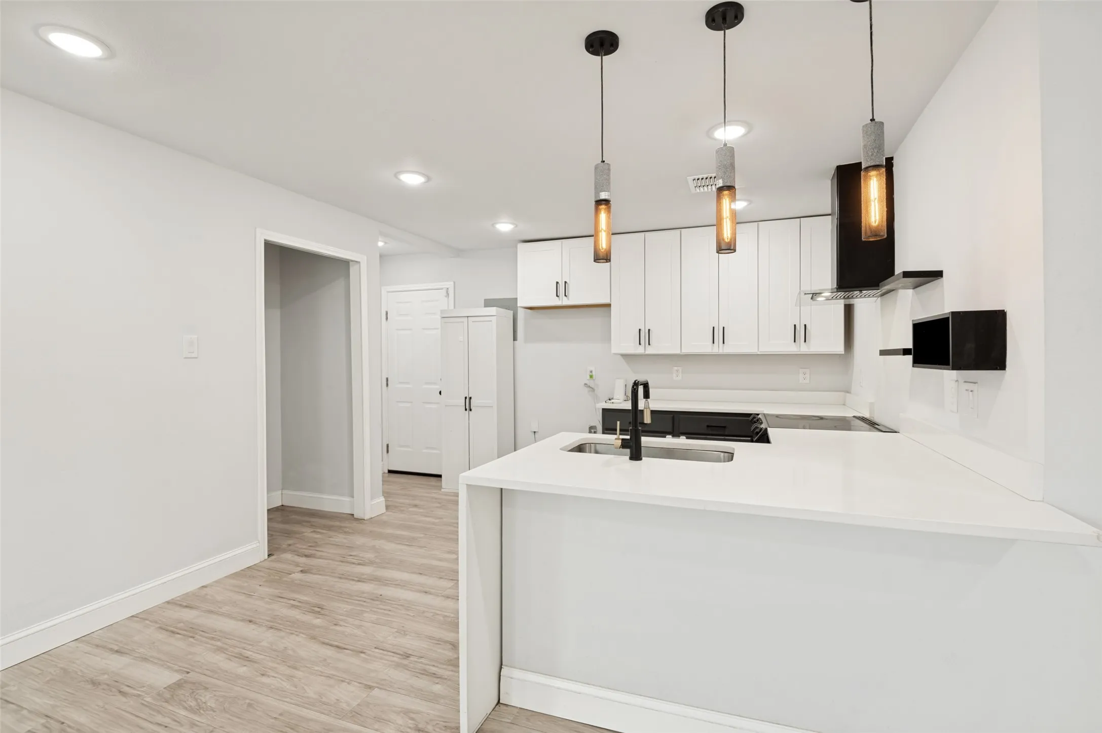 Single Family Residence For Sale in Tarrant County , 1301 Cardinal Street, Arlington, Texas 76010, 4 Bedroom, 2 Bathroom, Garage spaces, 1,162 Sqft, built in 1955, mls#21382837, Real Estate Agent in Arlington, Homes For Sale in Tarrant county, Homes For Sale in Arlington, Realtor in Arlington Texas, Real Estate Brokerage Independent Realty Texas, Luminita Cordes Realtor