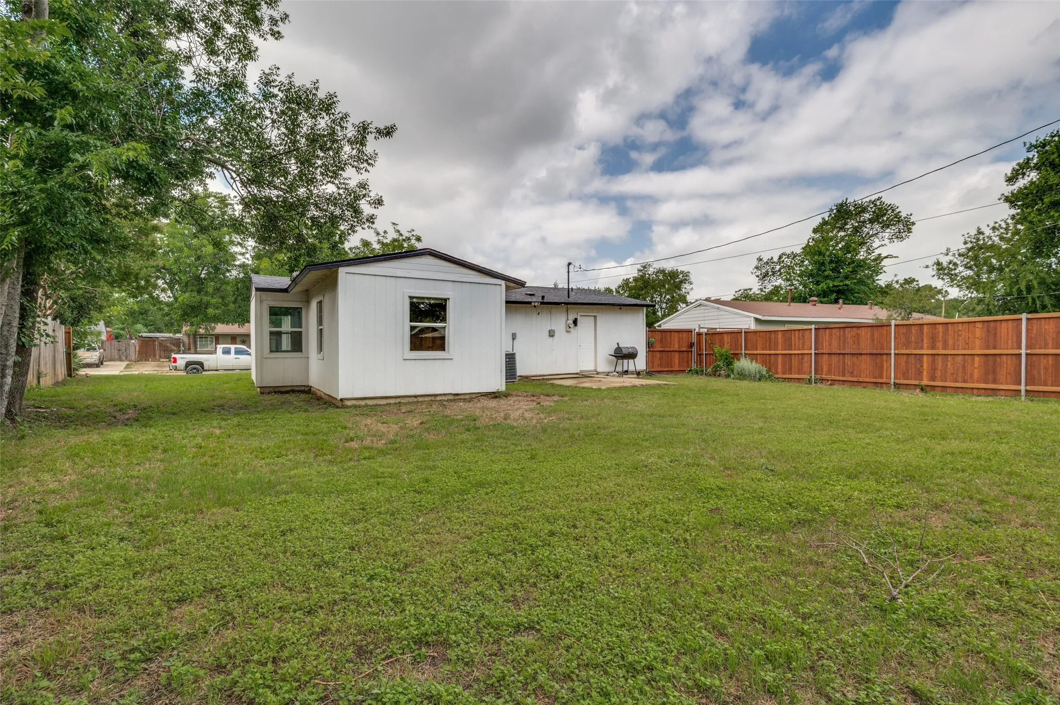 Single Family Residence For Sale in Tarrant County , 1301 Cardinal Street, Arlington, Texas 76010, 4 Bedroom, 2 Bathroom, Garage spaces, 1,162 Sqft, built in 1955, mls#21382837, Real Estate Agent in Arlington, Homes For Sale in Tarrant county, Homes For Sale in Arlington, Realtor in Arlington Texas, Real Estate Brokerage Independent Realty Texas, Luminita Cordes Realtor