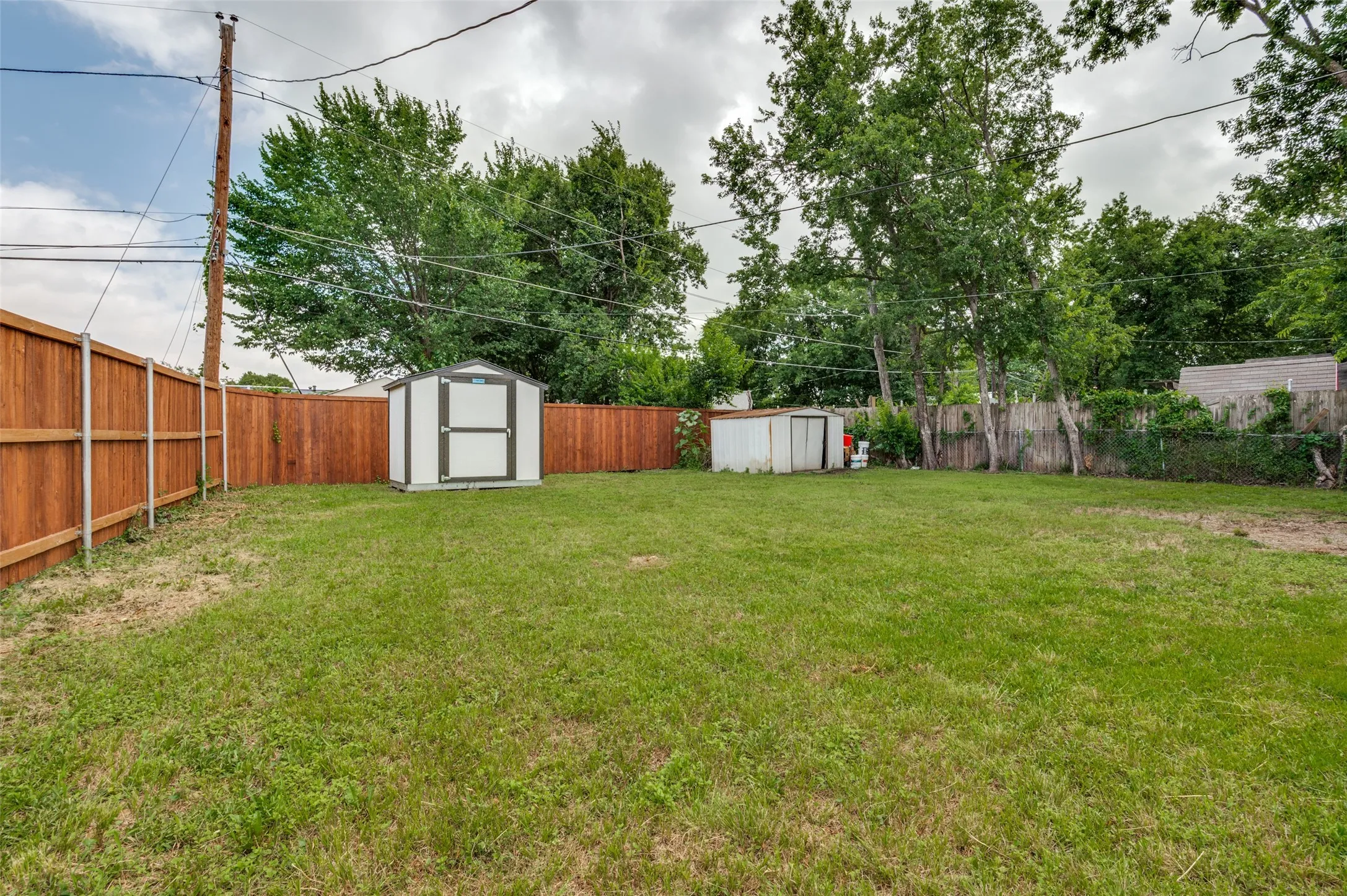 Single Family Residence For Sale in Tarrant County , 1301 Cardinal Street, Arlington, Texas 76010, 4 Bedroom, 2 Bathroom, Garage spaces, 1,162 Sqft, built in 1955, mls#21382837, Real Estate Agent in Arlington, Homes For Sale in Tarrant county, Homes For Sale in Arlington, Realtor in Arlington Texas, Real Estate Brokerage Independent Realty Texas, Luminita Cordes Realtor