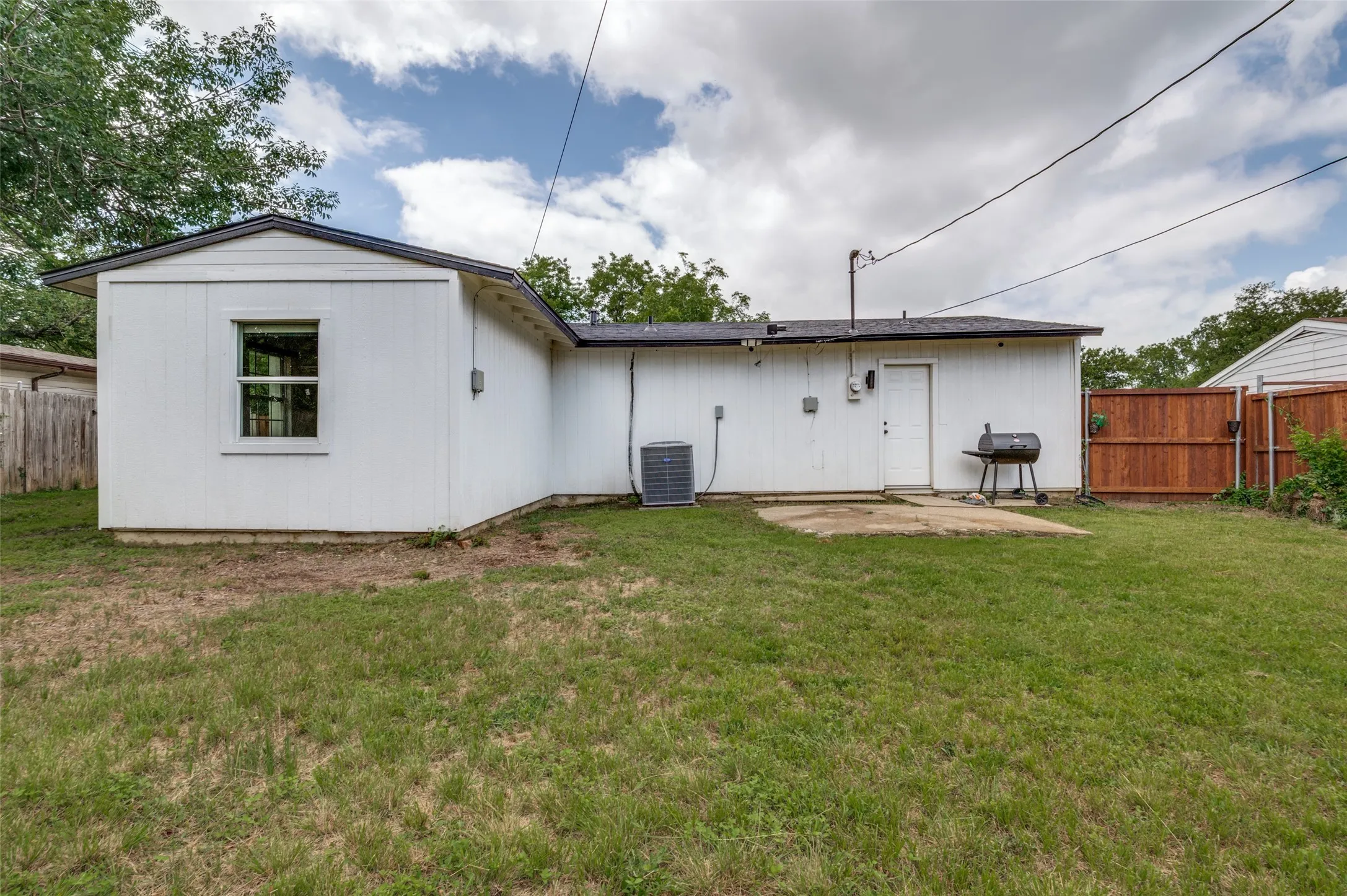 Single Family Residence For Sale in Tarrant County , 1301 Cardinal Street, Arlington, Texas 76010, 4 Bedroom, 2 Bathroom, Garage spaces, 1,162 Sqft, built in 1955, mls#21382837, Real Estate Agent in Arlington, Homes For Sale in Tarrant county, Homes For Sale in Arlington, Realtor in Arlington Texas, Real Estate Brokerage Independent Realty Texas, Luminita Cordes Realtor