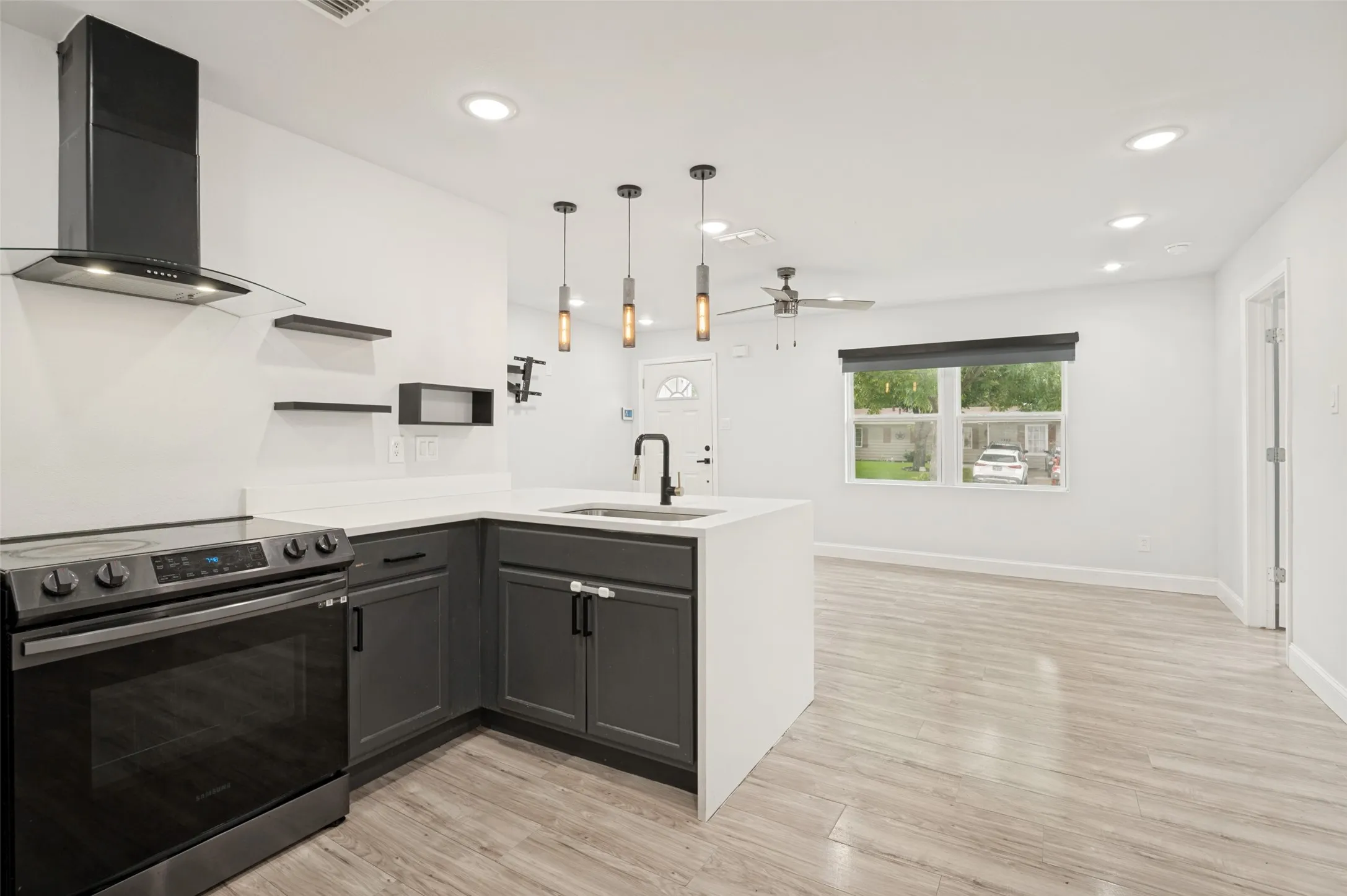 Single Family Residence For Sale in Tarrant County , 1301 Cardinal Street, Arlington, Texas 76010, 4 Bedroom, 2 Bathroom, Garage spaces, 1,162 Sqft, built in 1955, mls#21382837, Real Estate Agent in Arlington, Homes For Sale in Tarrant county, Homes For Sale in Arlington, Realtor in Arlington Texas, Real Estate Brokerage Independent Realty Texas, Luminita Cordes Realtor