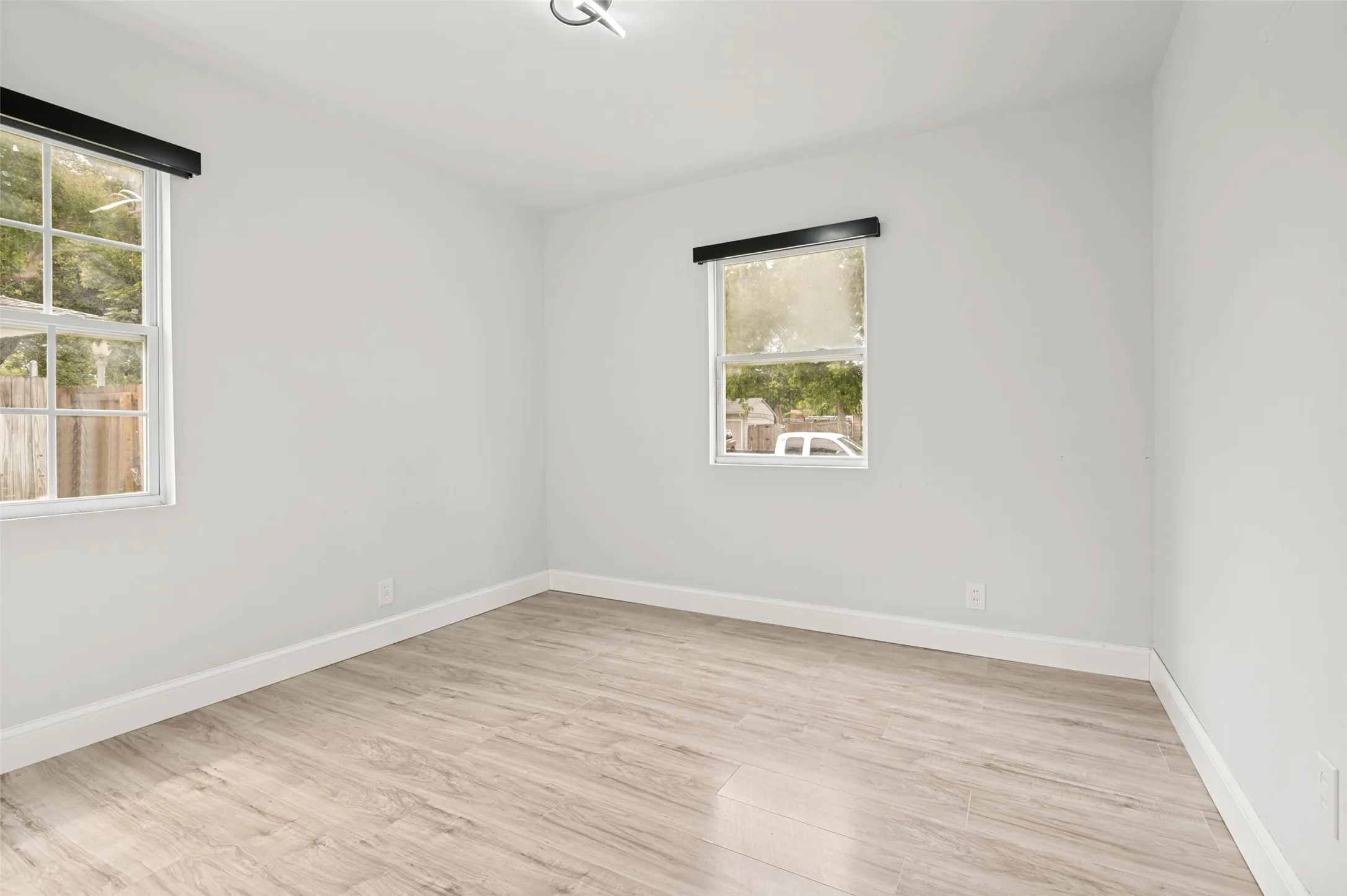 Single Family Residence For Sale in Tarrant County , 1301 Cardinal Street, Arlington, Texas 76010, 4 Bedroom, 2 Bathroom, Garage spaces, 1,162 Sqft, built in 1955, mls#21382837, Real Estate Agent in Arlington, Homes For Sale in Tarrant county, Homes For Sale in Arlington, Realtor in Arlington Texas, Real Estate Brokerage Independent Realty Texas, Luminita Cordes Realtor