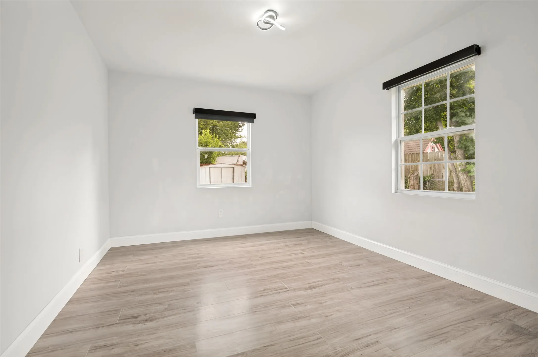 Single Family Residence For Sale in Tarrant County , 1301 Cardinal Street, Arlington, Texas 76010, 4 Bedroom, 2 Bathroom, Garage spaces, 1,162 Sqft, built in 1955, mls#21382837, Real Estate Agent in Arlington, Homes For Sale in Tarrant county, Homes For Sale in Arlington, Realtor in Arlington Texas, Real Estate Brokerage Independent Realty Texas, Luminita Cordes Realtor