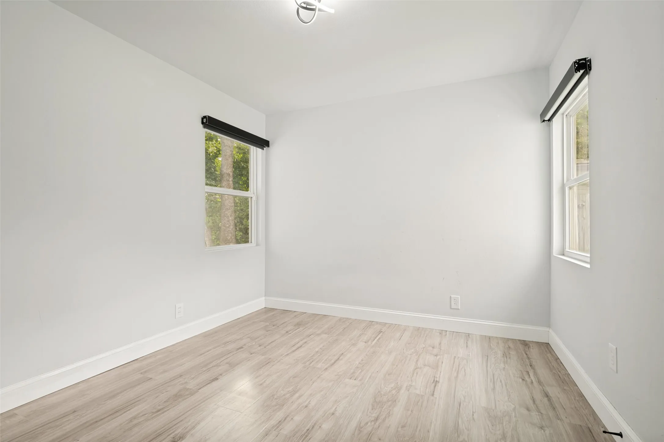 Single Family Residence For Sale in Tarrant County , 1301 Cardinal Street, Arlington, Texas 76010, 4 Bedroom, 2 Bathroom, Garage spaces, 1,162 Sqft, built in 1955, mls#21382837, Real Estate Agent in Arlington, Homes For Sale in Tarrant county, Homes For Sale in Arlington, Realtor in Arlington Texas, Real Estate Brokerage Independent Realty Texas, Luminita Cordes Realtor
