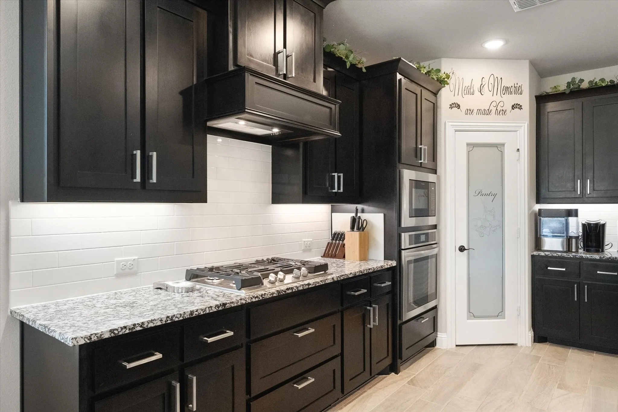 Gas stove, sizeable pantry and more prep space