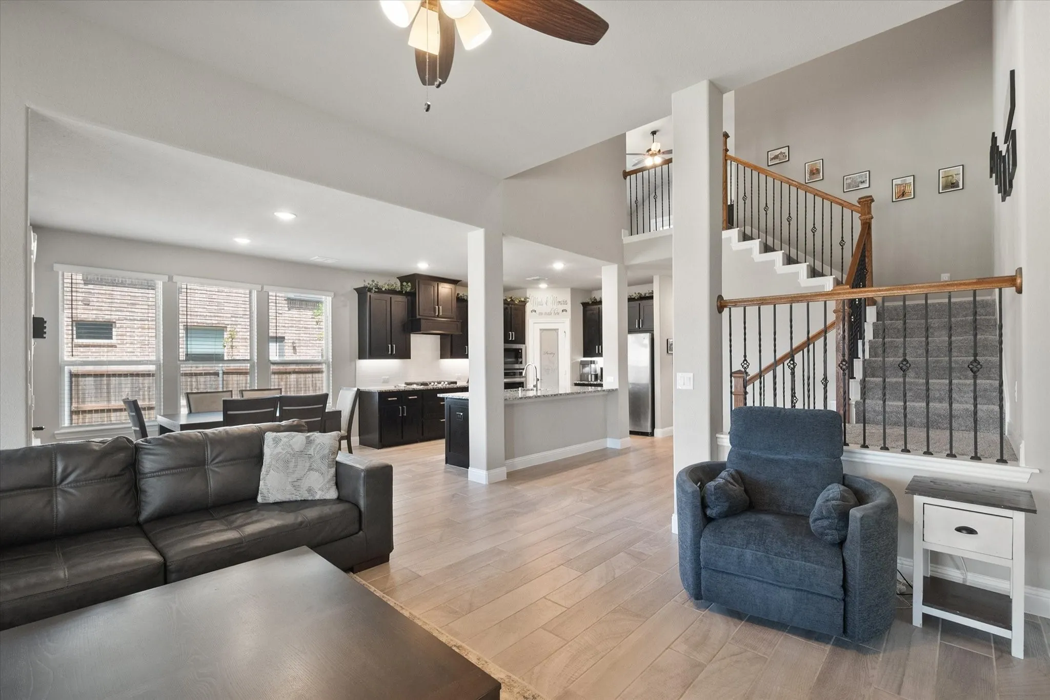 Living room to the kitchen