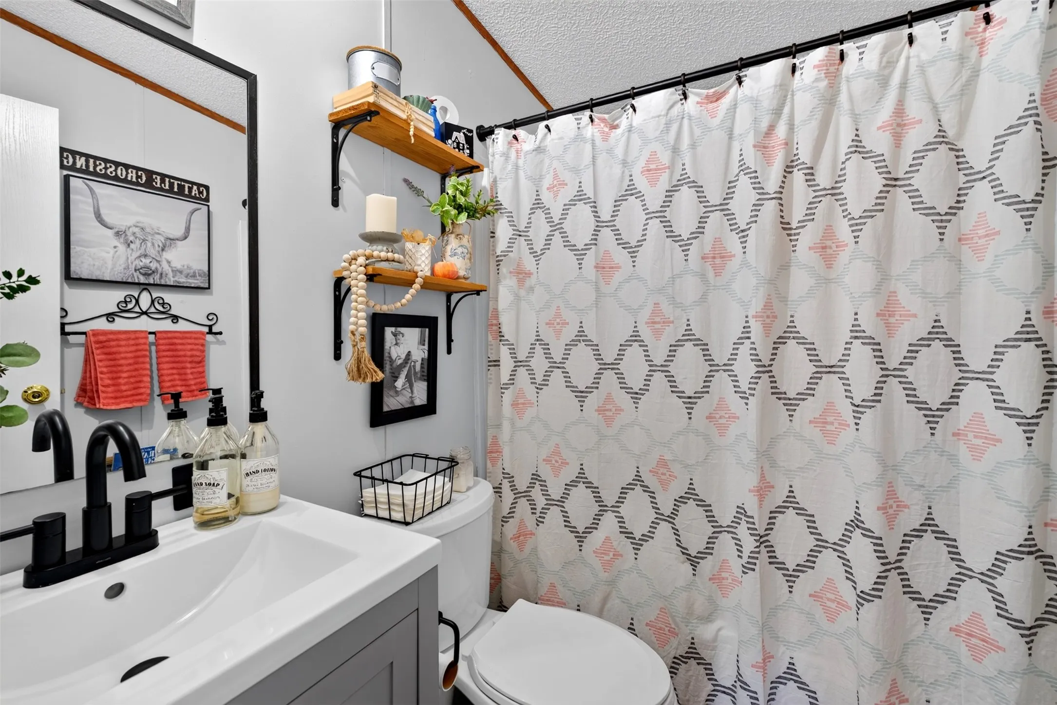 Guest Bathroom with bathtub and showerhead