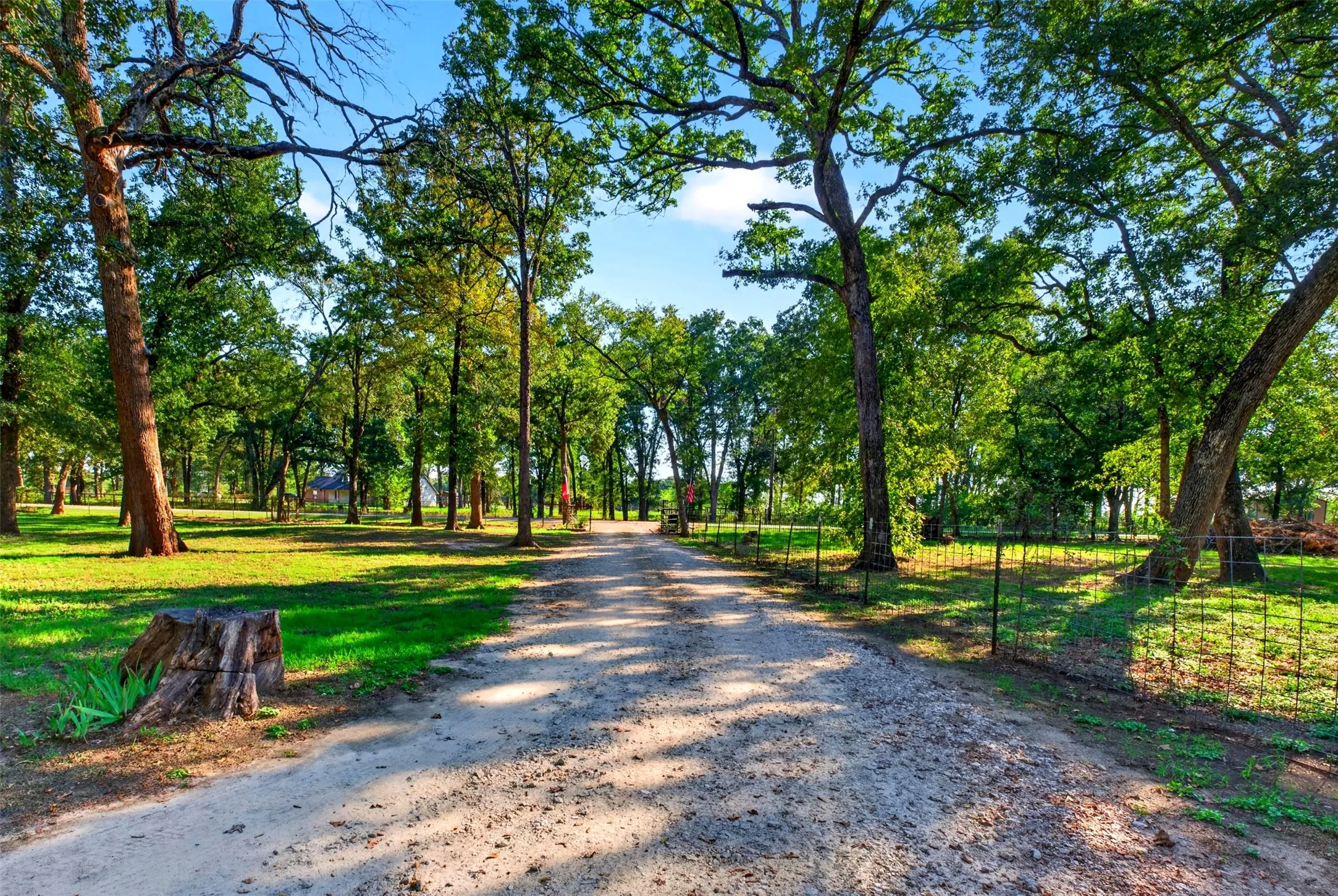 Entrance/Exit has 2 security metal gates with a circular driveway.