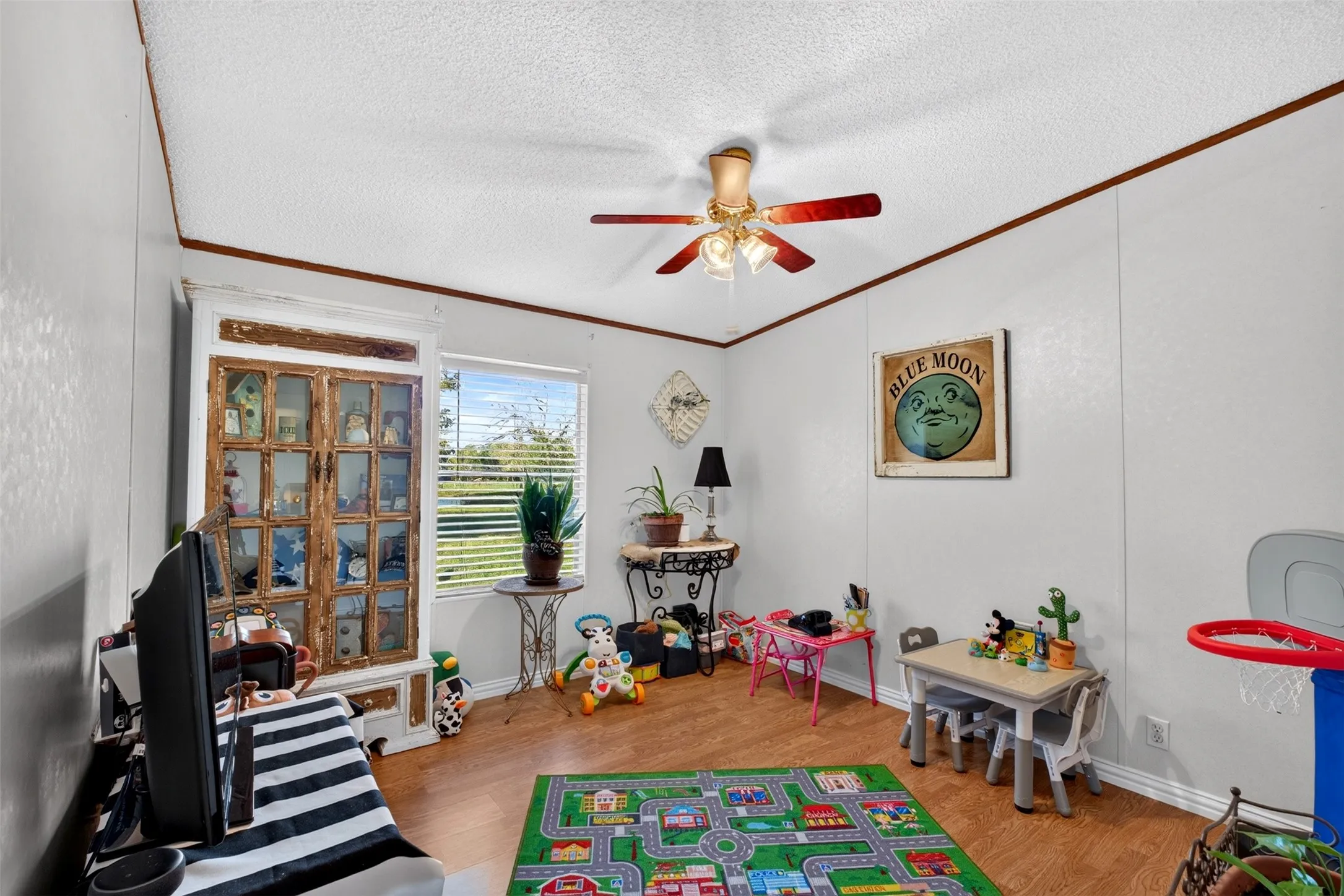Guestroom 2 with ceiling fan and natural light