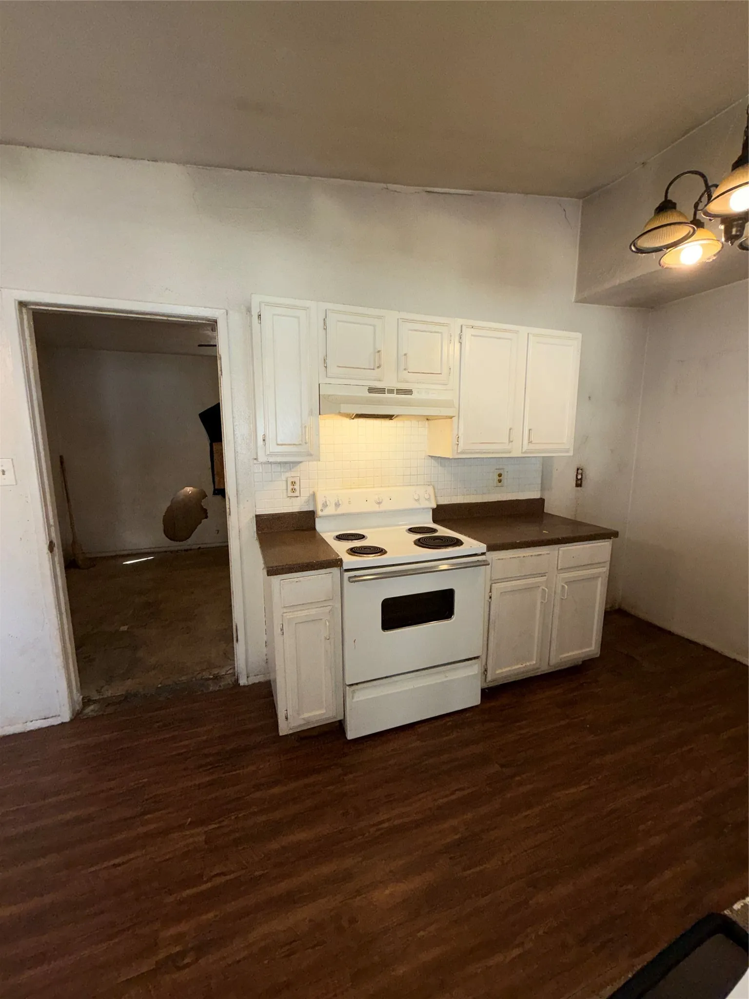 Single Family Residence For Sale in Dallas County , 9419 Culberson Street, Dallas, Texas 75227, 3 Bedroom, 2 Bathroom, Garage spaces, 1,306 Sqft, built in 1983, mls#21382848, Real Estate Agent in Dallas, Homes For Sale in Dallas county, Homes For Sale in Dallas, Realtor in Dallas Texas, Real Estate Brokerage Independent Realty Texas, Luminita Cordes Realtor
