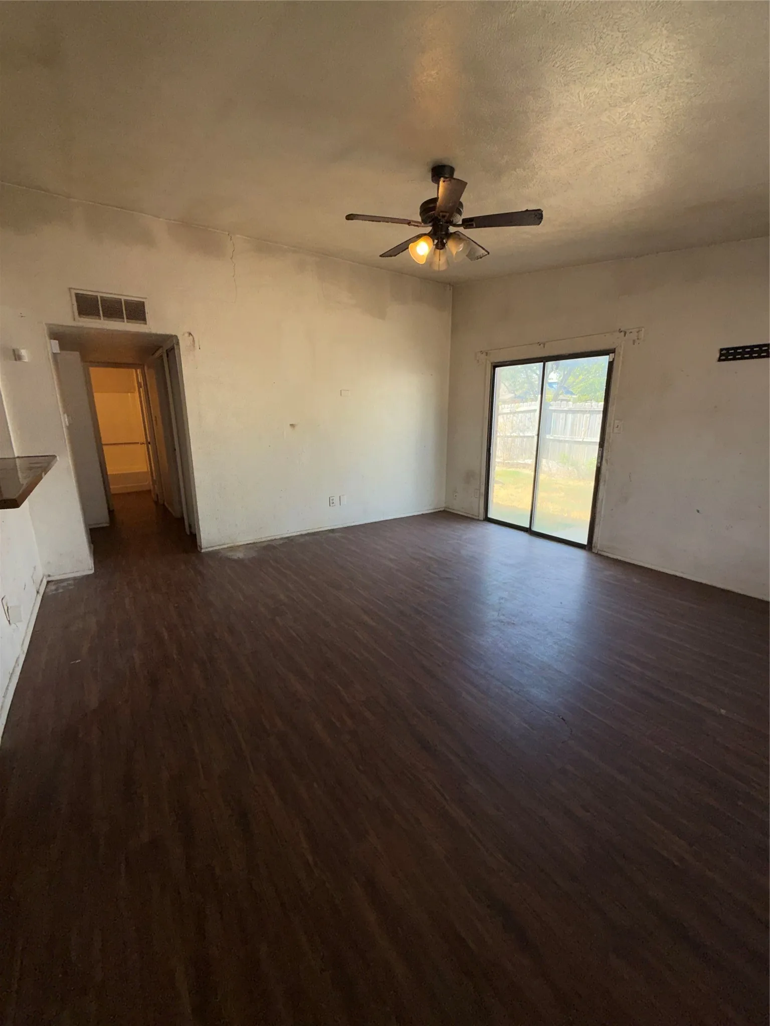Single Family Residence For Sale in Dallas County , 9419 Culberson Street, Dallas, Texas 75227, 3 Bedroom, 2 Bathroom, Garage spaces, 1,306 Sqft, built in 1983, mls#21382848, Real Estate Agent in Dallas, Homes For Sale in Dallas county, Homes For Sale in Dallas, Realtor in Dallas Texas, Real Estate Brokerage Independent Realty Texas, Luminita Cordes Realtor
