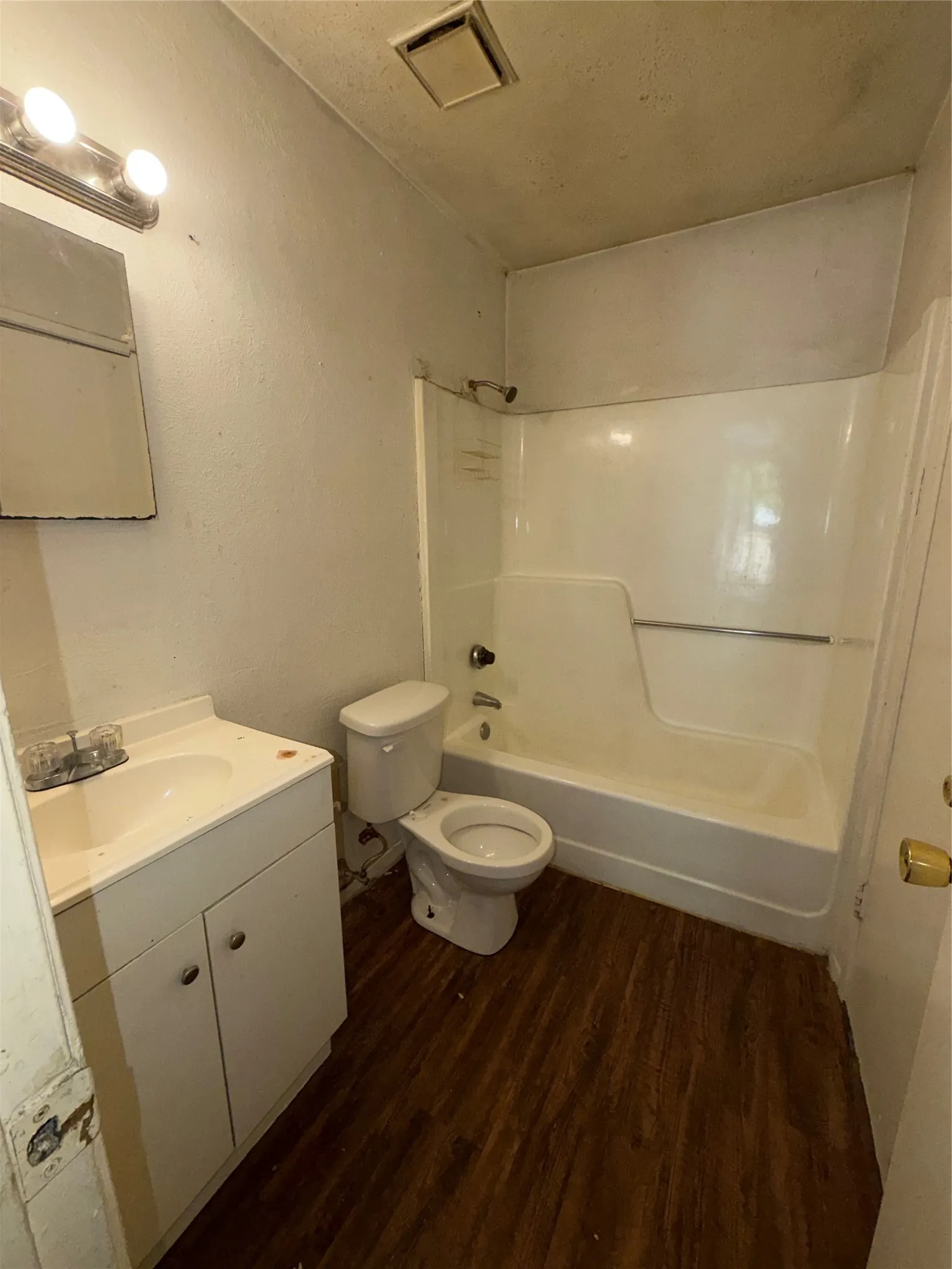 Single Family Residence For Sale in Dallas County , 9419 Culberson Street, Dallas, Texas 75227, 3 Bedroom, 2 Bathroom, Garage spaces, 1,306 Sqft, built in 1983, mls#21382848, Real Estate Agent in Dallas, Homes For Sale in Dallas county, Homes For Sale in Dallas, Realtor in Dallas Texas, Real Estate Brokerage Independent Realty Texas, Luminita Cordes Realtor