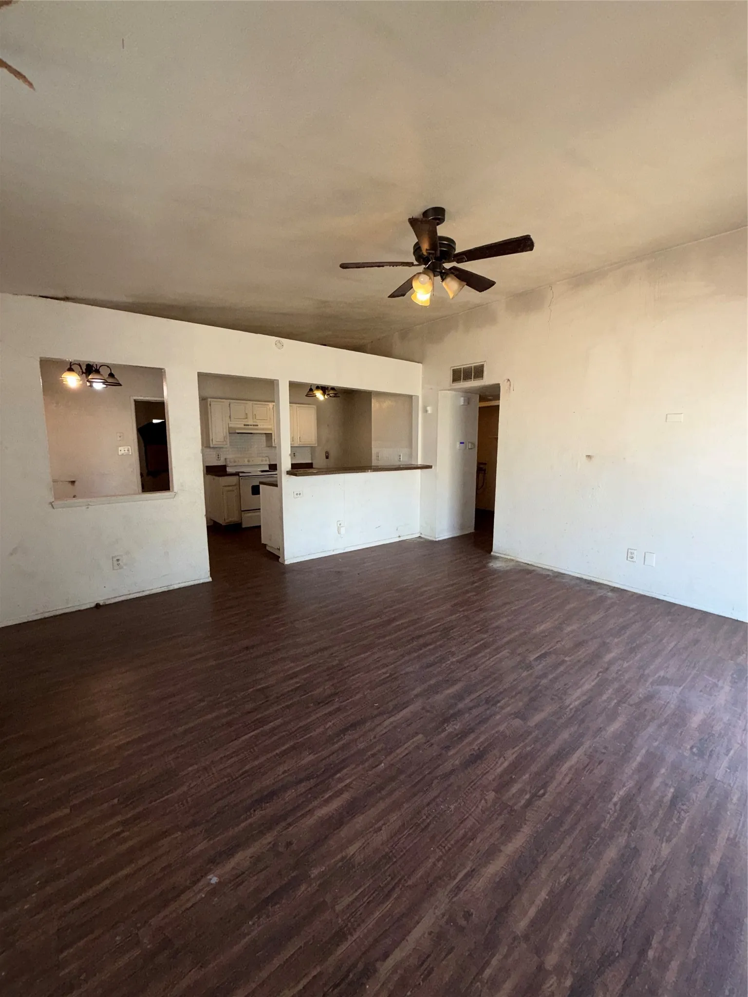 Single Family Residence For Sale in Dallas County , 9419 Culberson Street, Dallas, Texas 75227, 3 Bedroom, 2 Bathroom, Garage spaces, 1,306 Sqft, built in 1983, mls#21382848, Real Estate Agent in Dallas, Homes For Sale in Dallas county, Homes For Sale in Dallas, Realtor in Dallas Texas, Real Estate Brokerage Independent Realty Texas, Luminita Cordes Realtor
