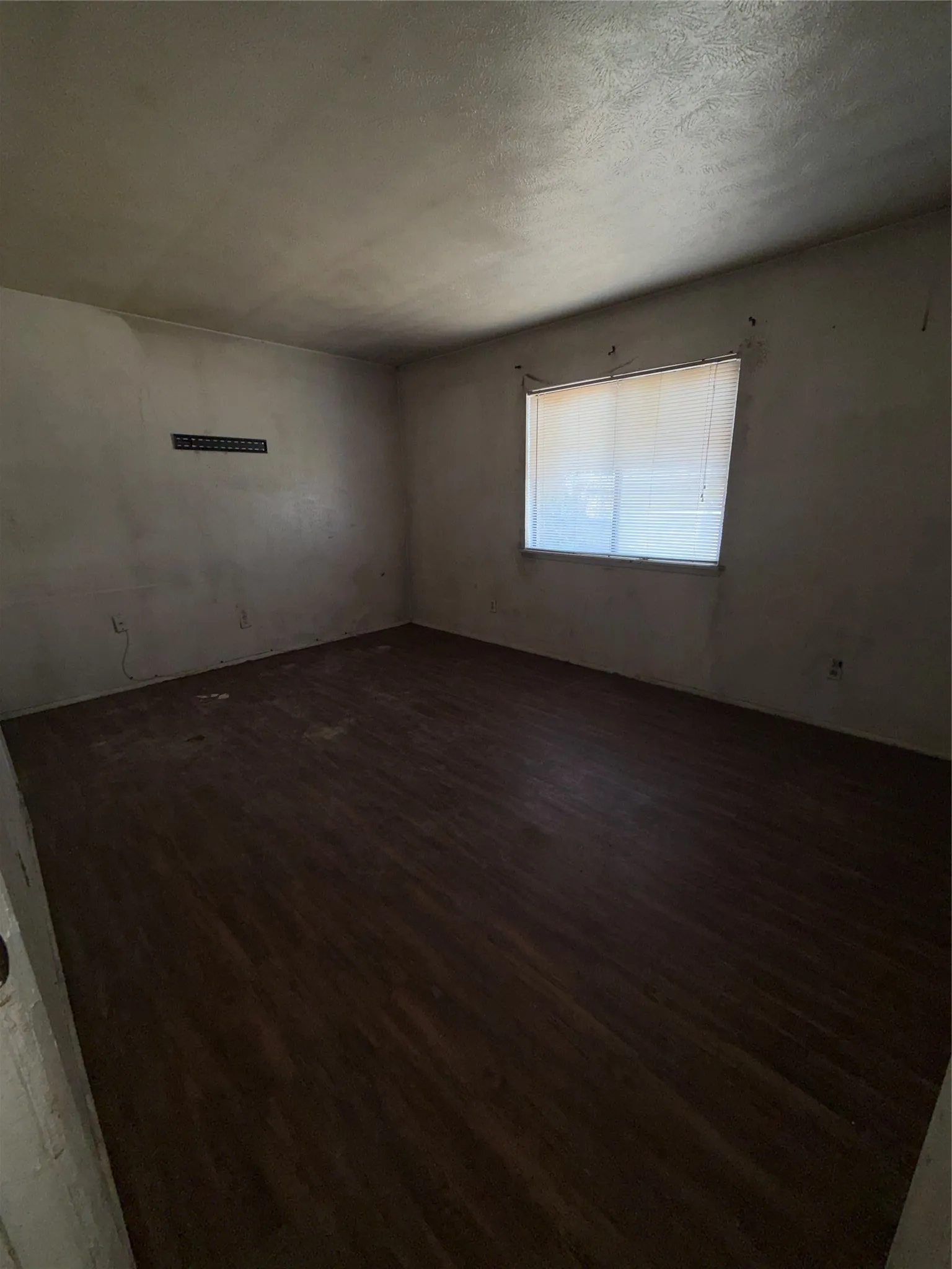 Single Family Residence For Sale in Dallas County , 9419 Culberson Street, Dallas, Texas 75227, 3 Bedroom, 2 Bathroom, Garage spaces, 1,306 Sqft, built in 1983, mls#21382848, Real Estate Agent in Dallas, Homes For Sale in Dallas county, Homes For Sale in Dallas, Realtor in Dallas Texas, Real Estate Brokerage Independent Realty Texas, Luminita Cordes Realtor