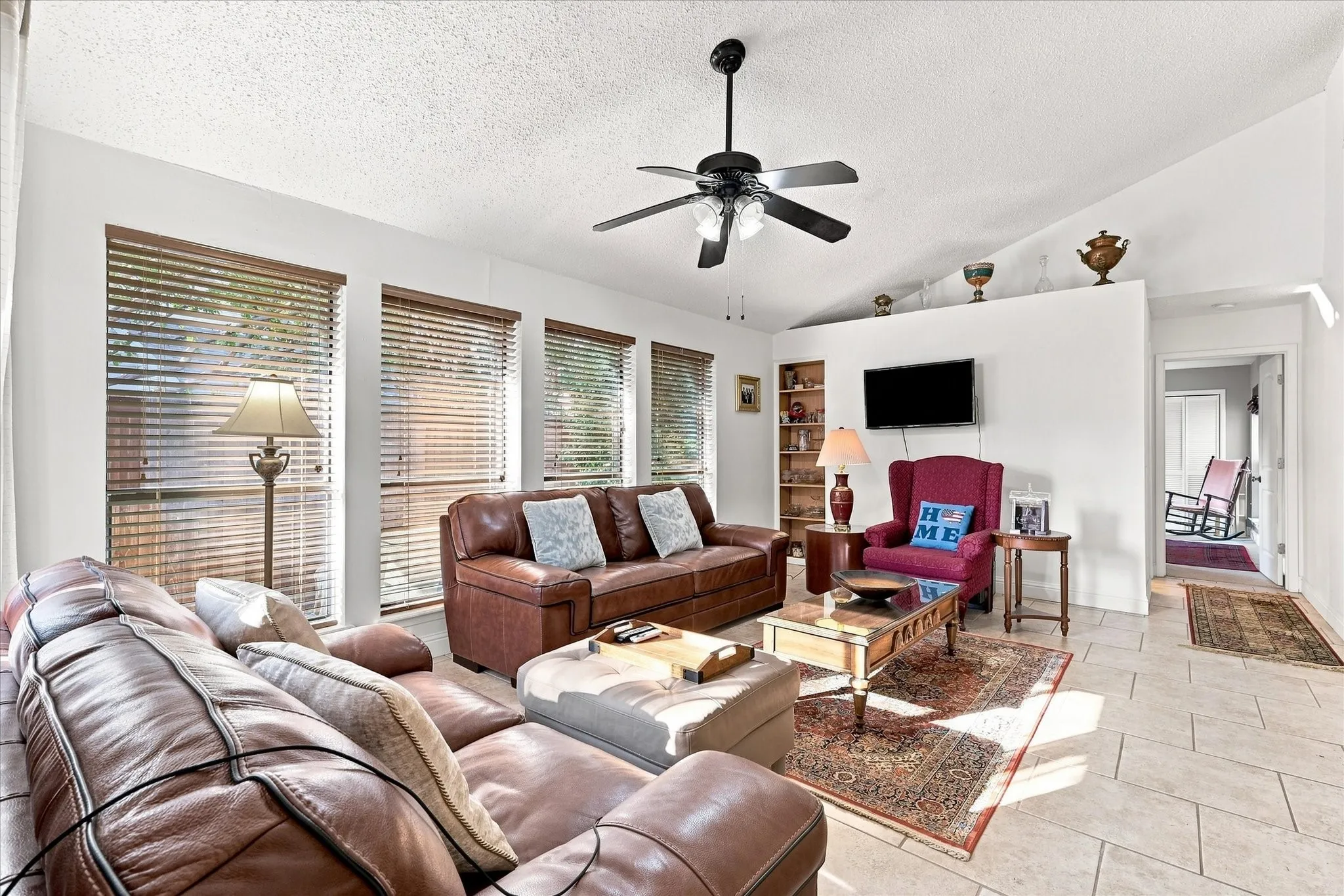 Duplex For Rent in Dallas County , 2021 Whippoorwill Lane, Carrollton, Texas 75006, 2 Bedroom, 2 Bathroom, 2 Garage spaces, 2,016 Sqft, built in 1978, mls#21380596, Real Estate Agent in Carrollton, Homes For Rent in Dallas county, Homes For Rent in Carrollton, Realtor in Carrollton Texas, Real Estate Brokerage Independent Realty Texas, Luminita Cordes Realtor