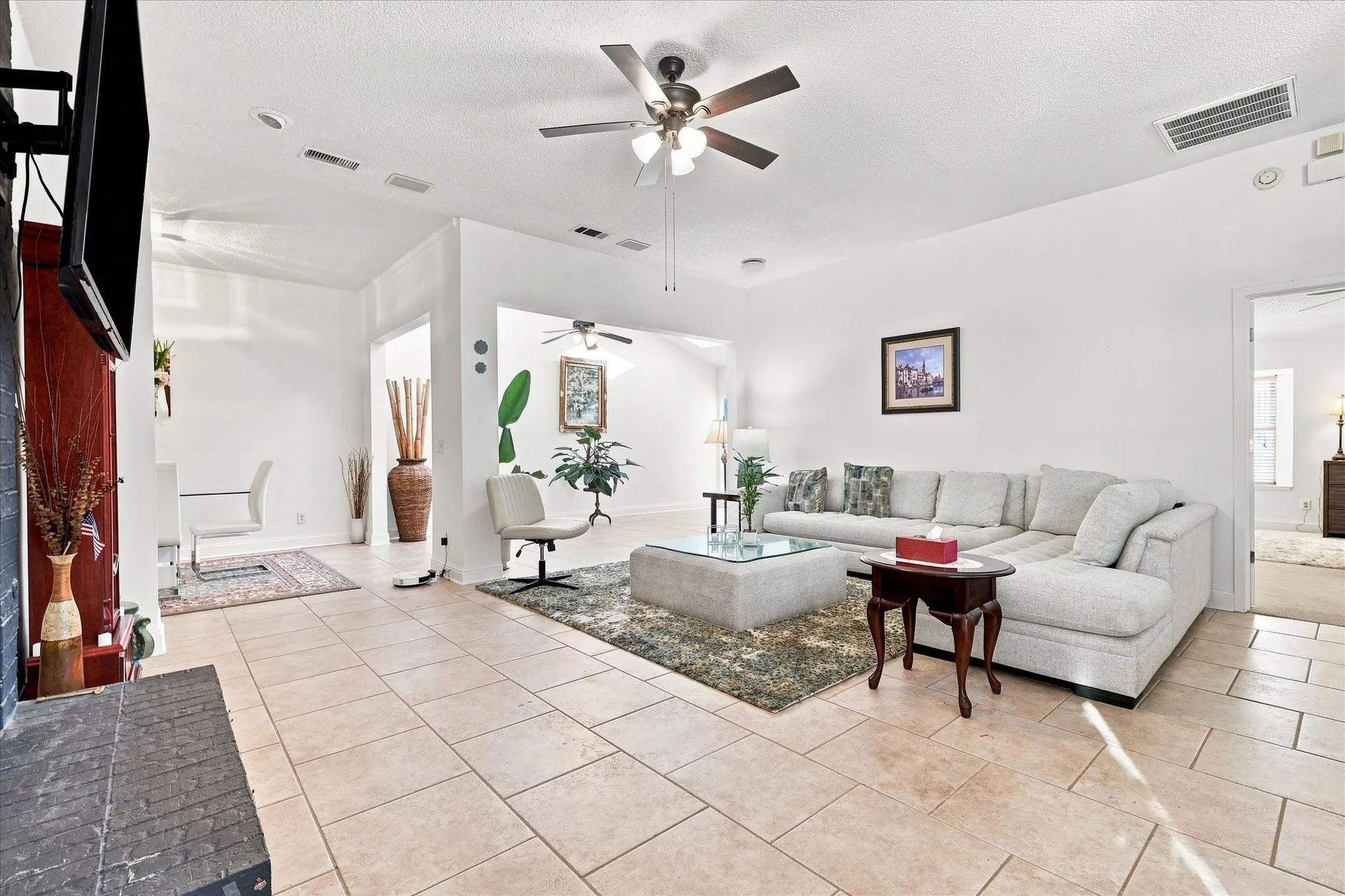 Duplex For Rent in Dallas County , 2021 Whippoorwill Lane, Carrollton, Texas 75006, 2 Bedroom, 2 Bathroom, 2 Garage spaces, 2,016 Sqft, built in 1978, mls#21380596, Real Estate Agent in Carrollton, Homes For Rent in Dallas county, Homes For Rent in Carrollton, Realtor in Carrollton Texas, Real Estate Brokerage Independent Realty Texas, Luminita Cordes Realtor